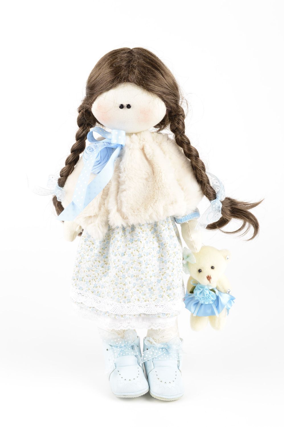 Кукла ручной работы красивая кукла из ткани необычная мягкая кукла с мишкой фото 2
