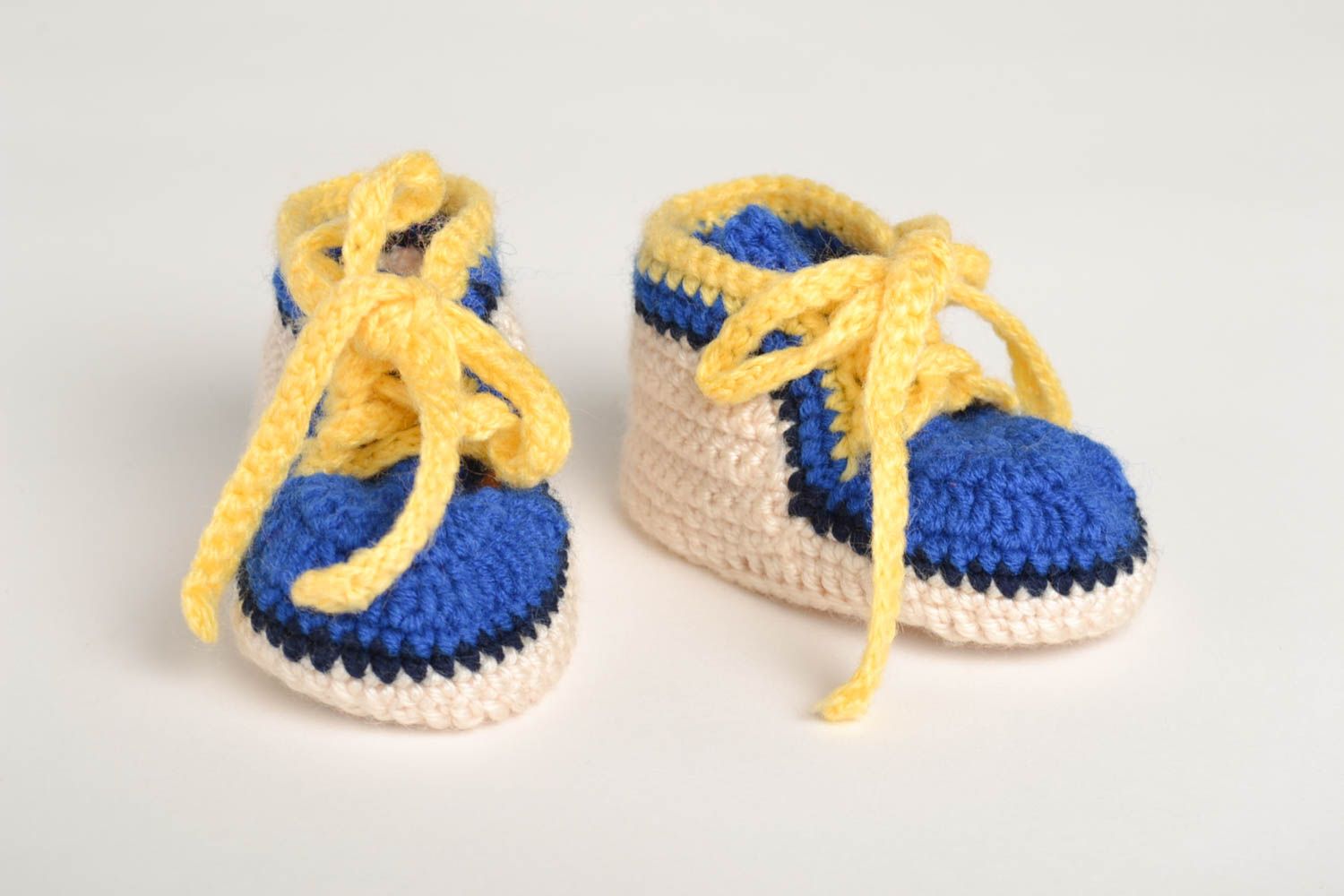 Handgefertigte Schuhe gehäkelte Babyschuhe Geschenke für Kleinkinder blau  foto 2