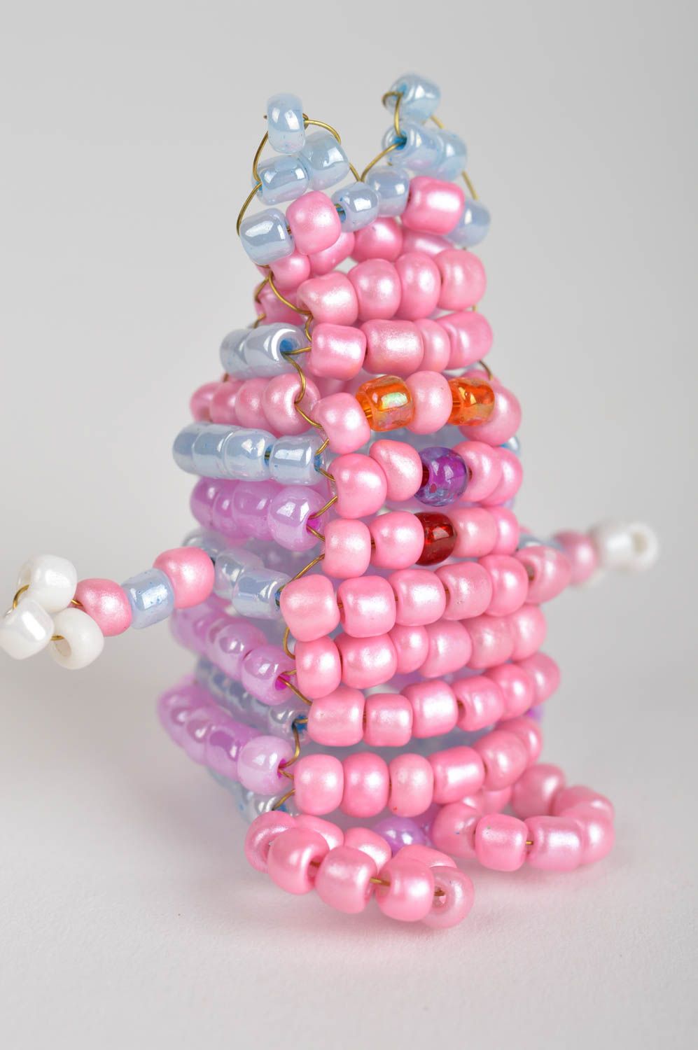 Розовая пальчиковая игрушка кот плетеная из бисера ручной работы оригинальная фото 3