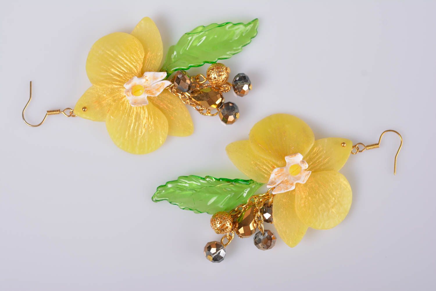 Boucles d'oreilles jaunes en pâte polymère pendantes faites main Orchidées photo 4