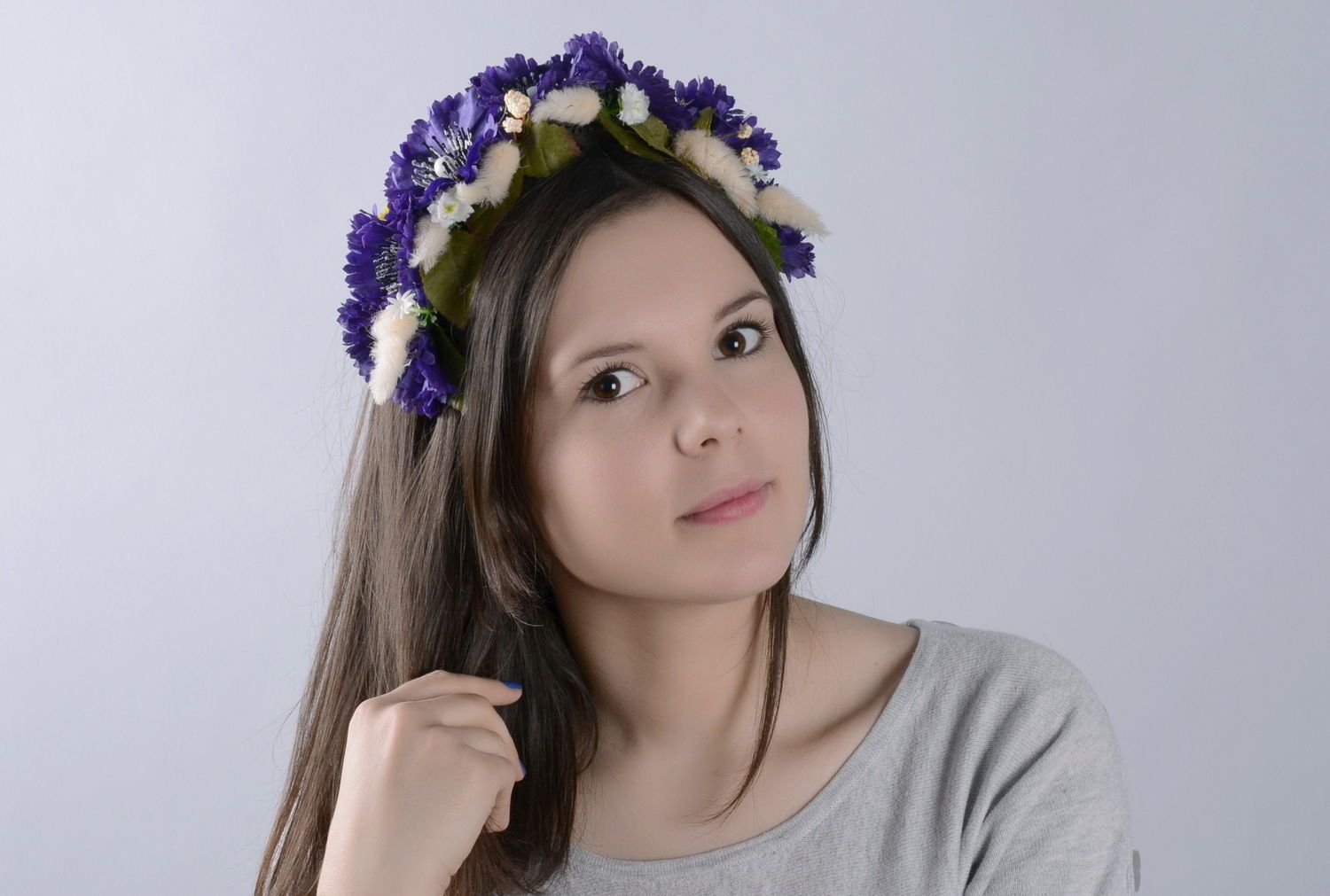 Headband with violet flowers photo 2