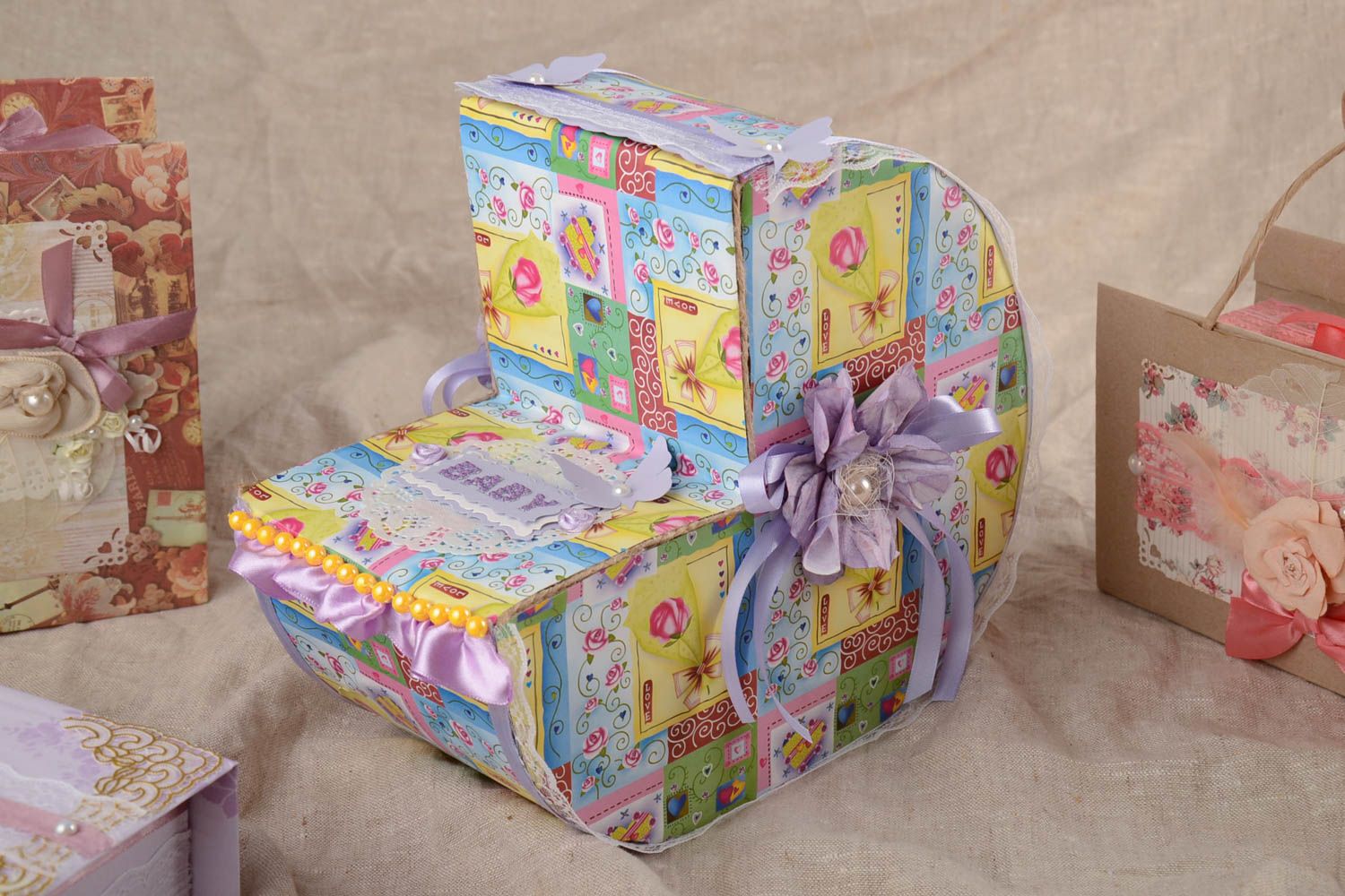 Картонная коробка для подарка новорожденному ручной работы авторская Коляска фото 1