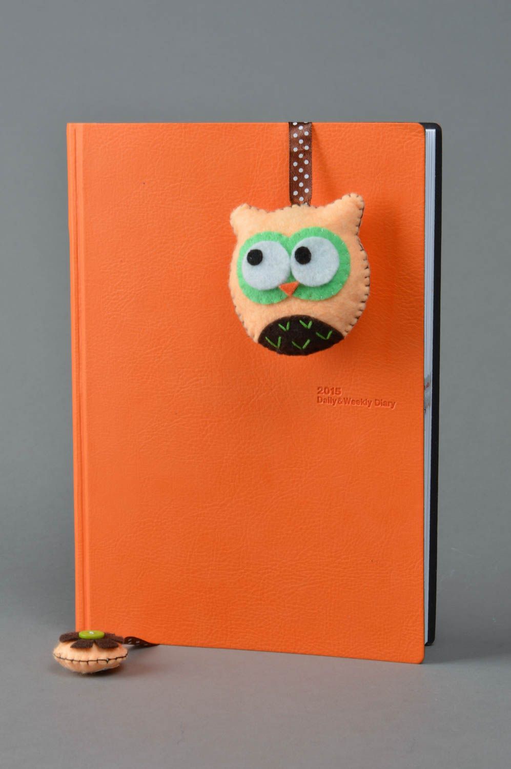 Персиковая закладка для книги из фетра мягкая оригинальная красивая в виде совы фото 2