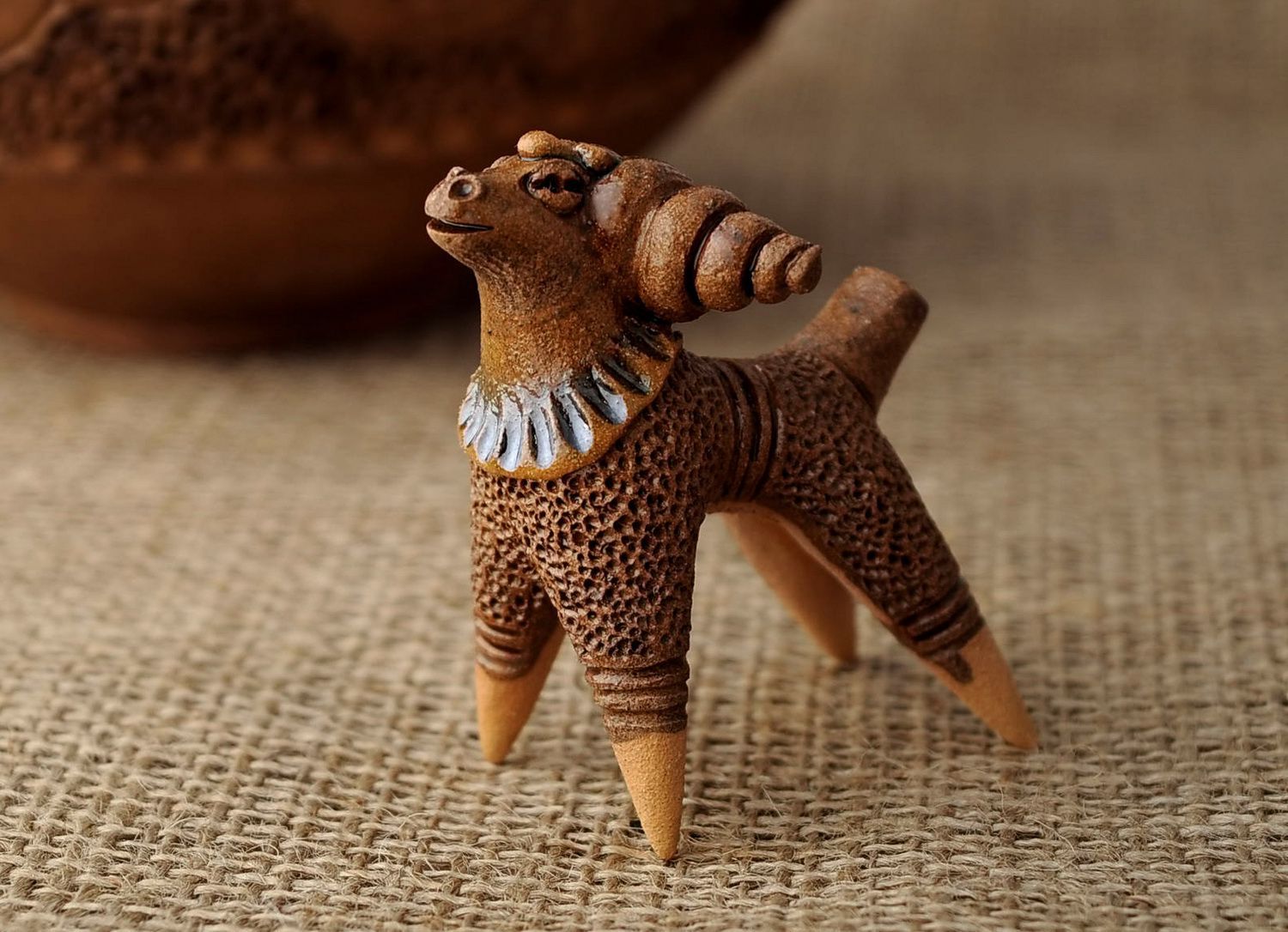 Свистулька-баранец глиняная фото 5