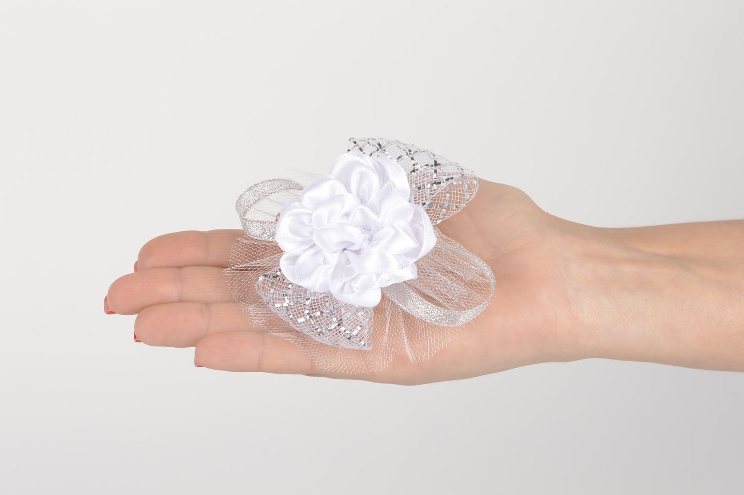 Weiße zarte Blume Haarspange handgemachter Schmuck Accessoire für Mädchen foto 5