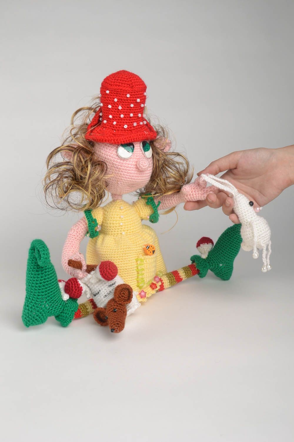 Jouet tricoté Peluche faite main Cadeau enfant original forme de fille-troll photo 5