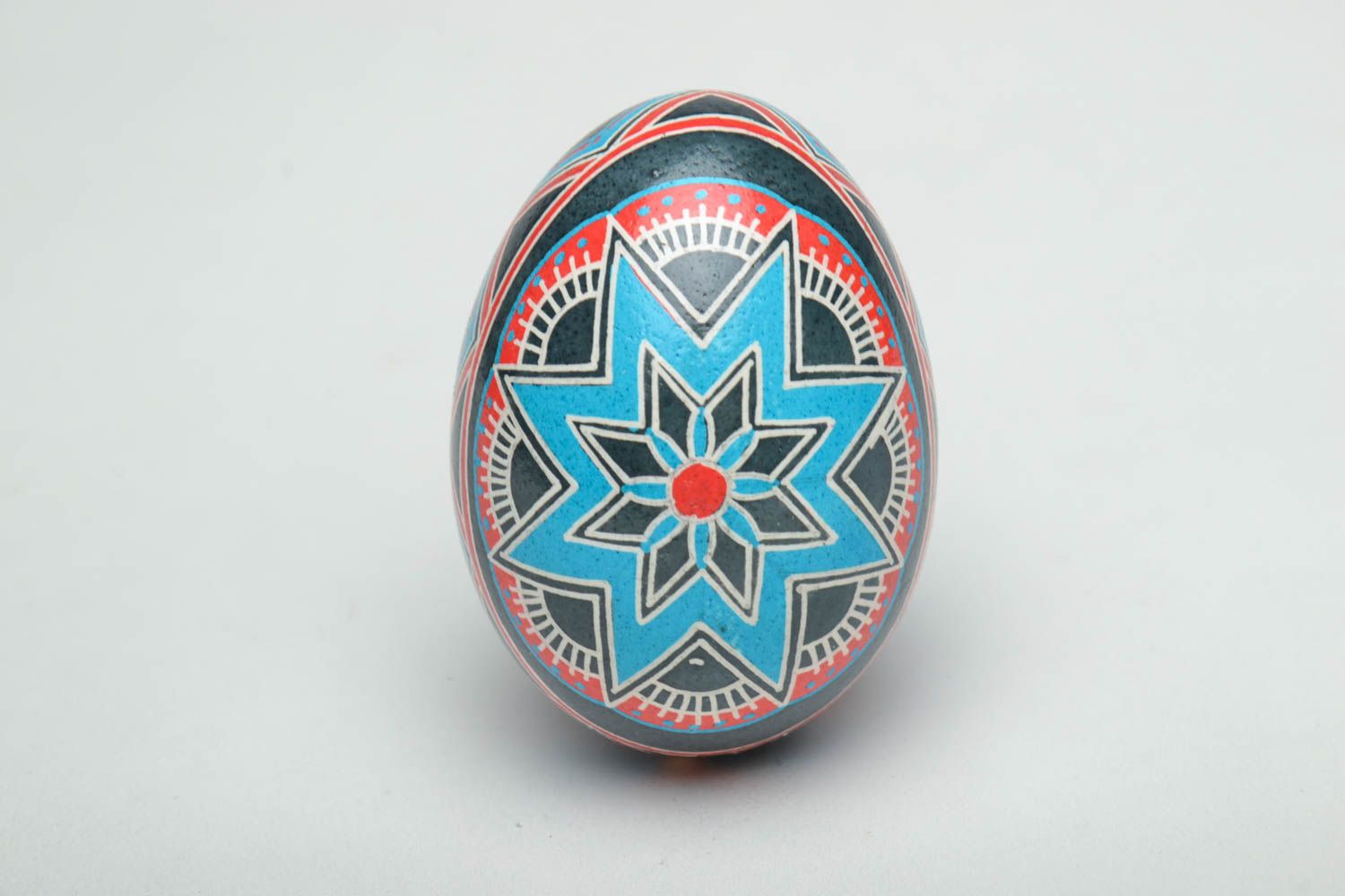 Huevo de Pascua pintado en técnica de cera foto 2