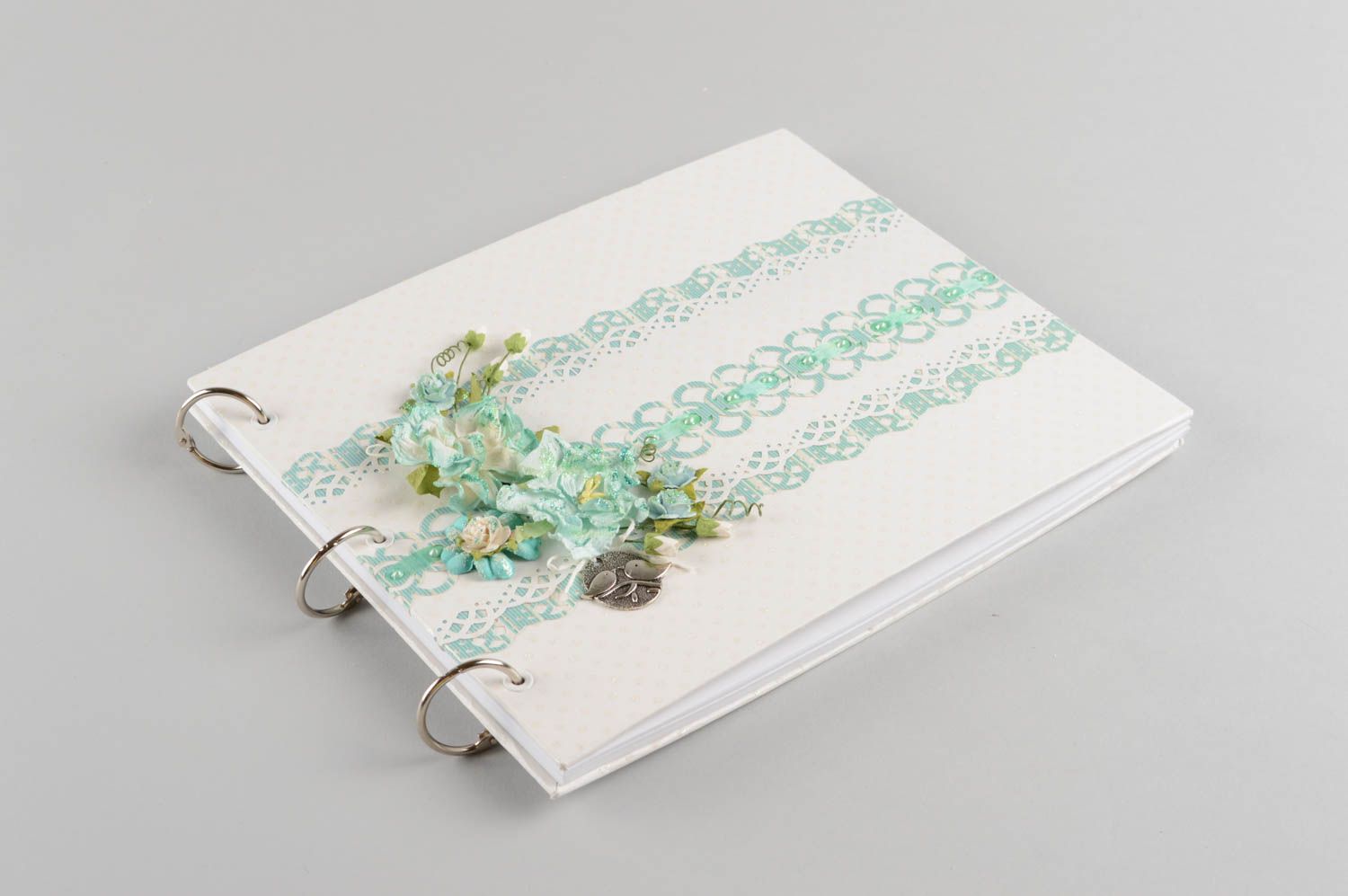 Schönes Gästebuch zur Hochzeit Designer handmade Scrapbooking Technik in Weiß foto 2