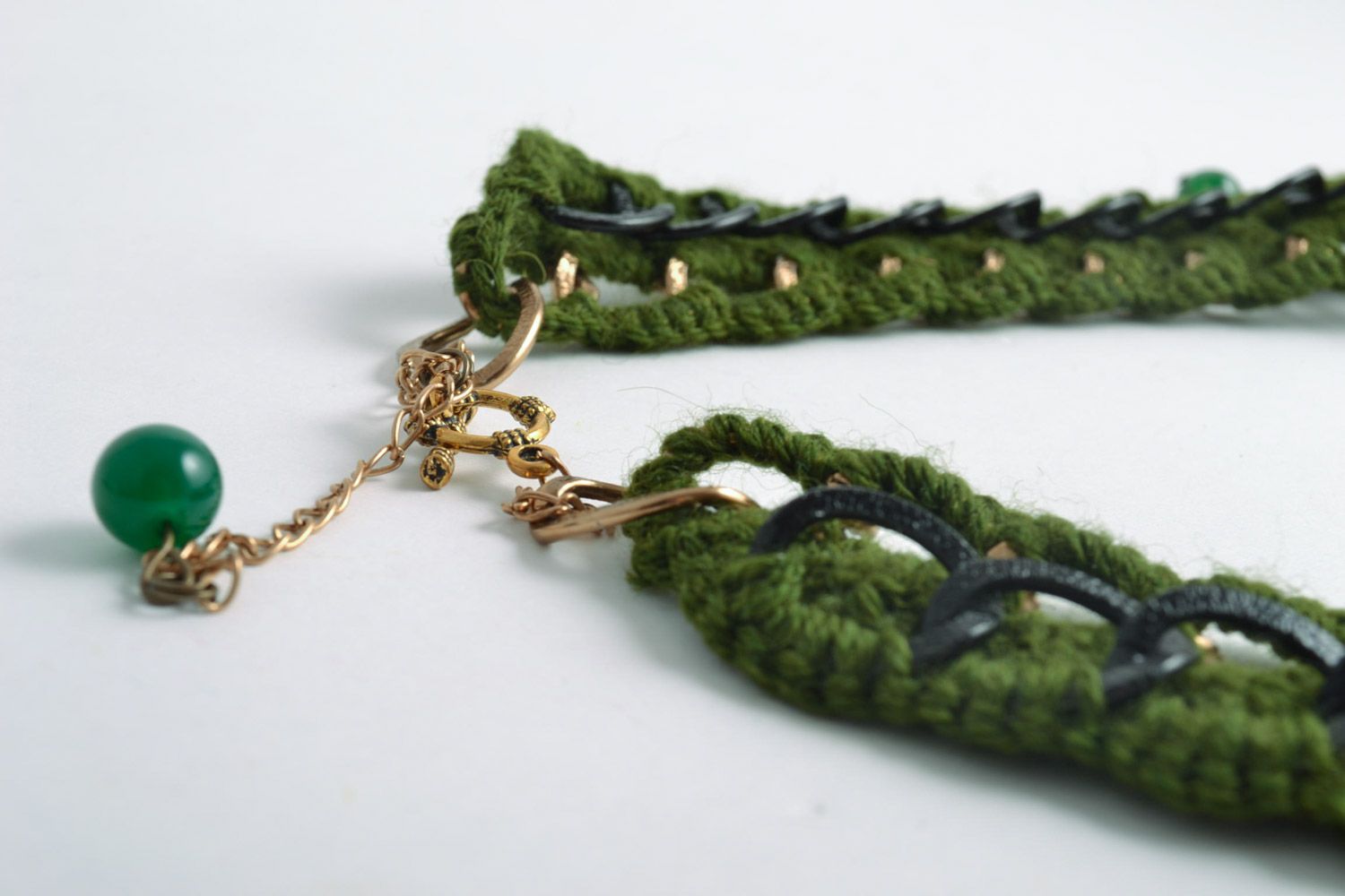 Collier tricoté avec pierres naturelles corail et chrysoprase fait main vert photo 3