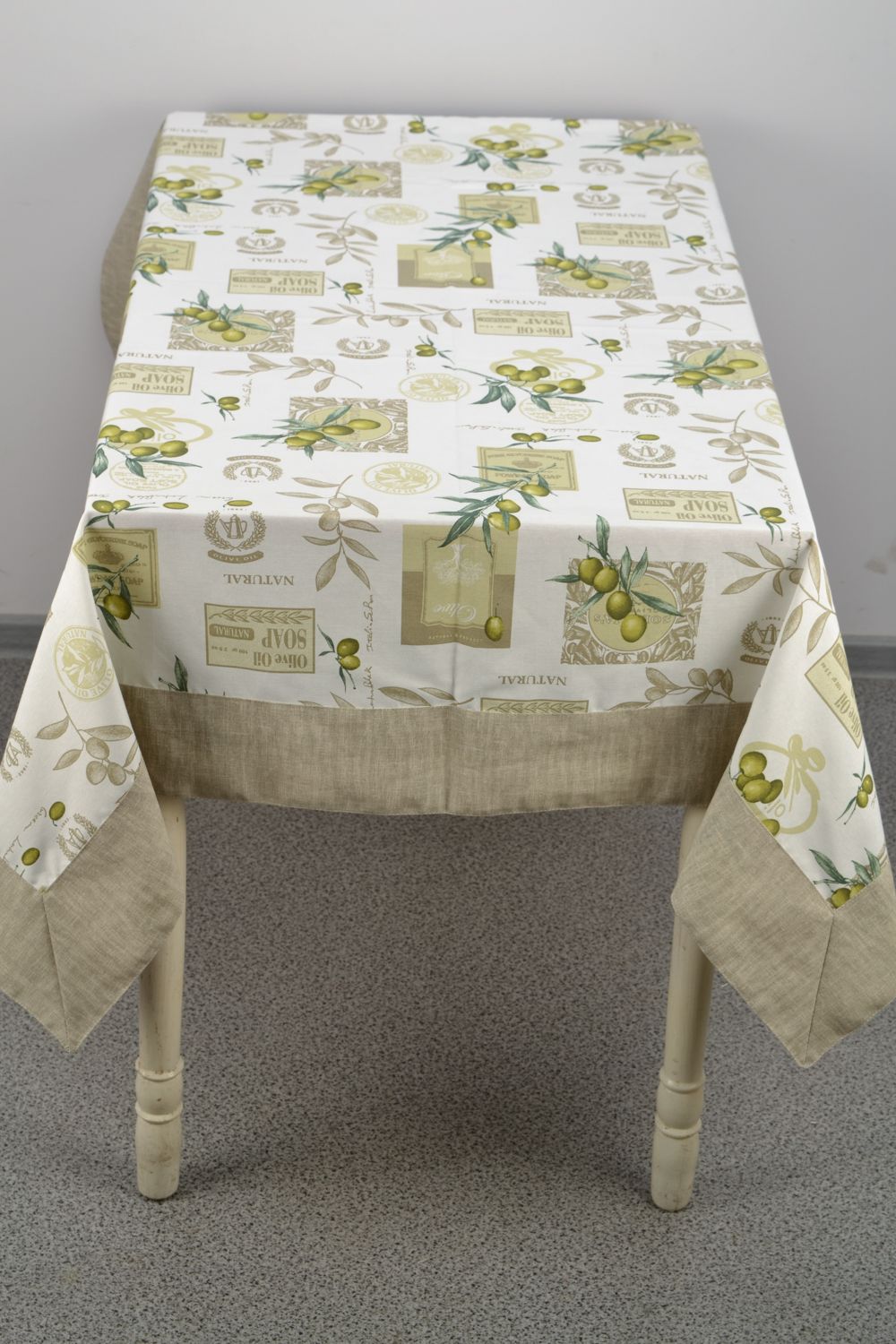 Скатерть на прямоугольный стол из хлопка и полиамида с оливковыи принтом фото 1