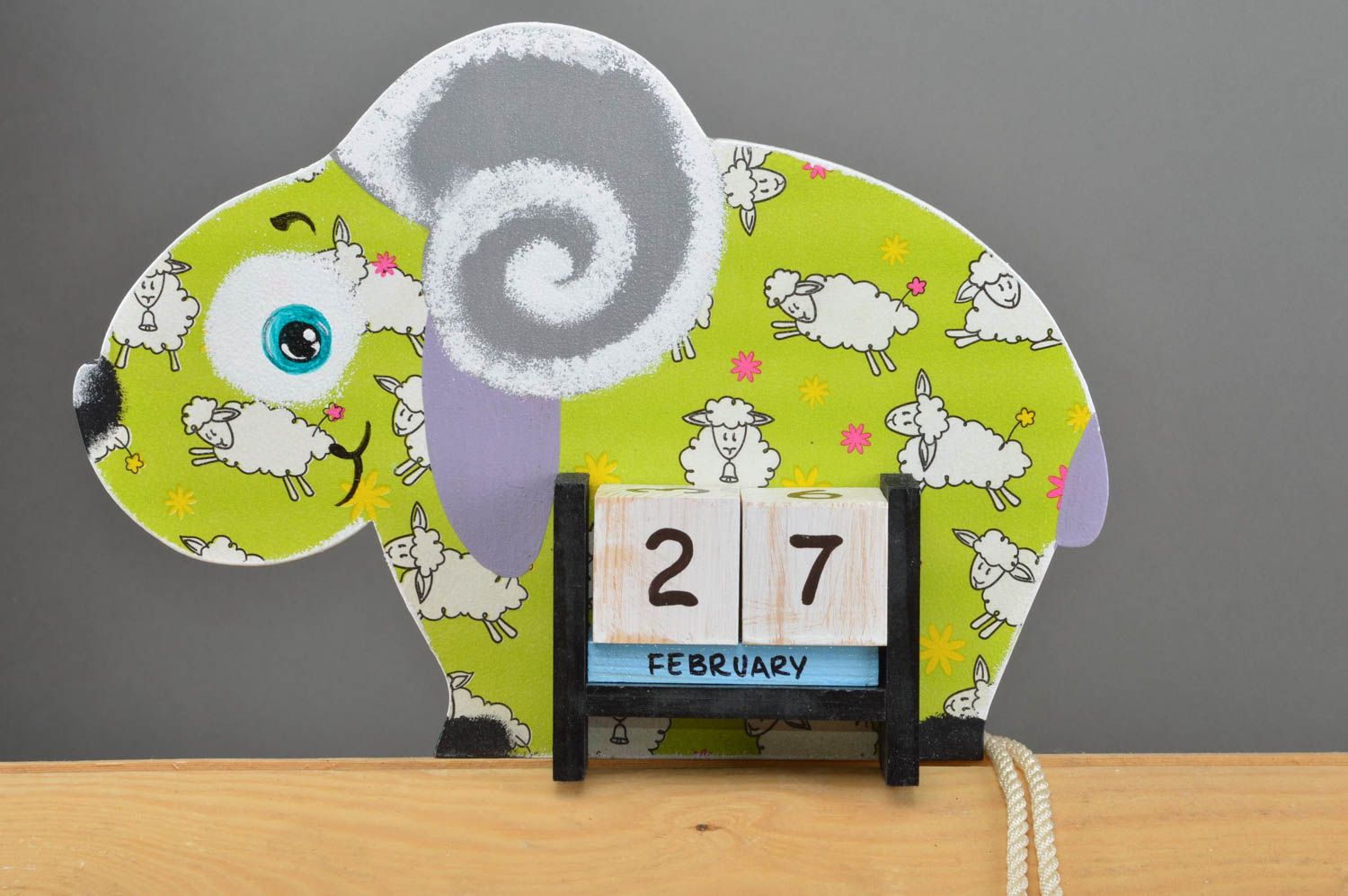 Calendario para niños con forma de cordero para decorar casa regalo original
 foto 2
