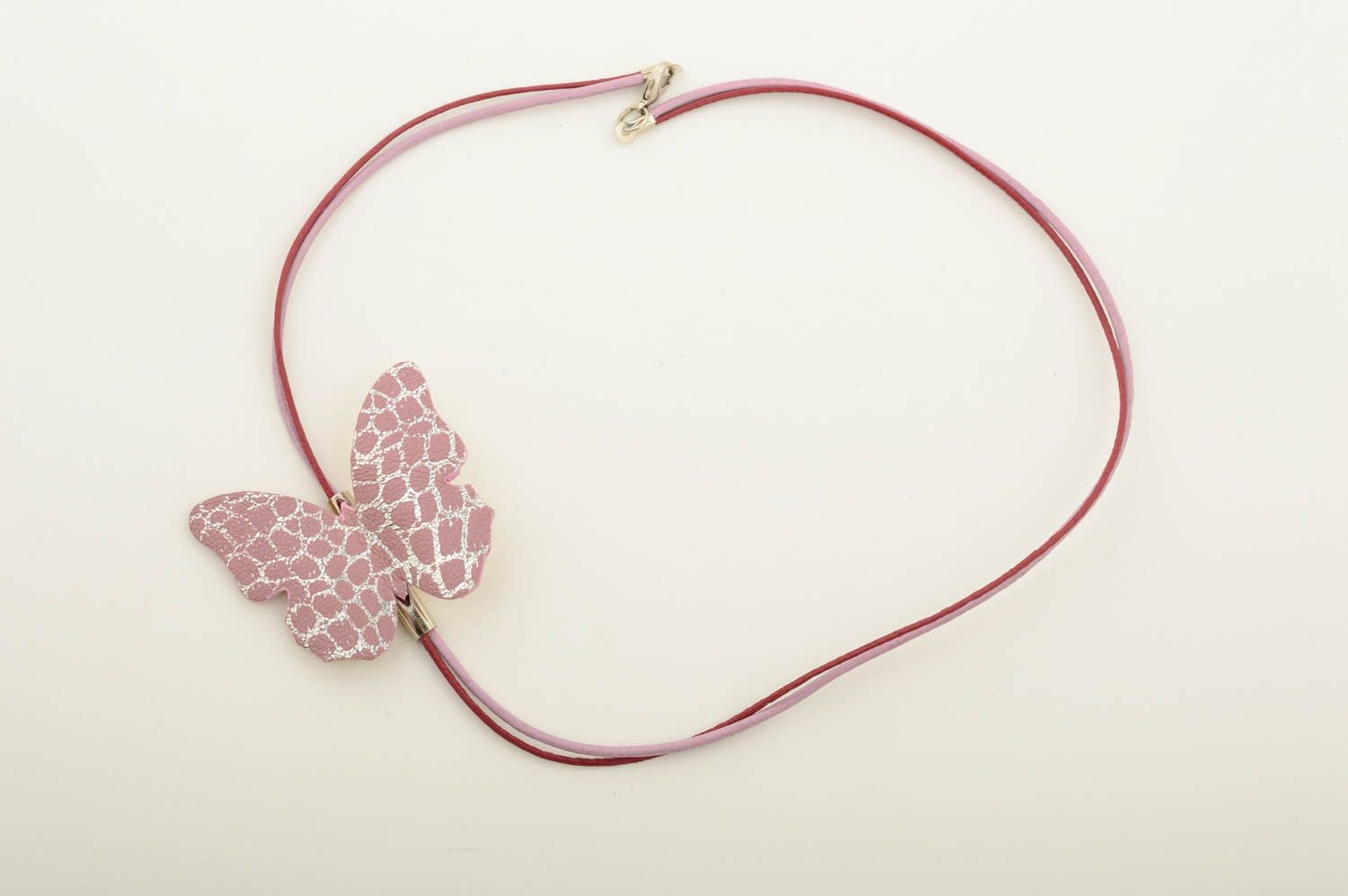 Аксессуар из кожи подарок ручной работы розовая бабочка кожаное колье милое фото 3