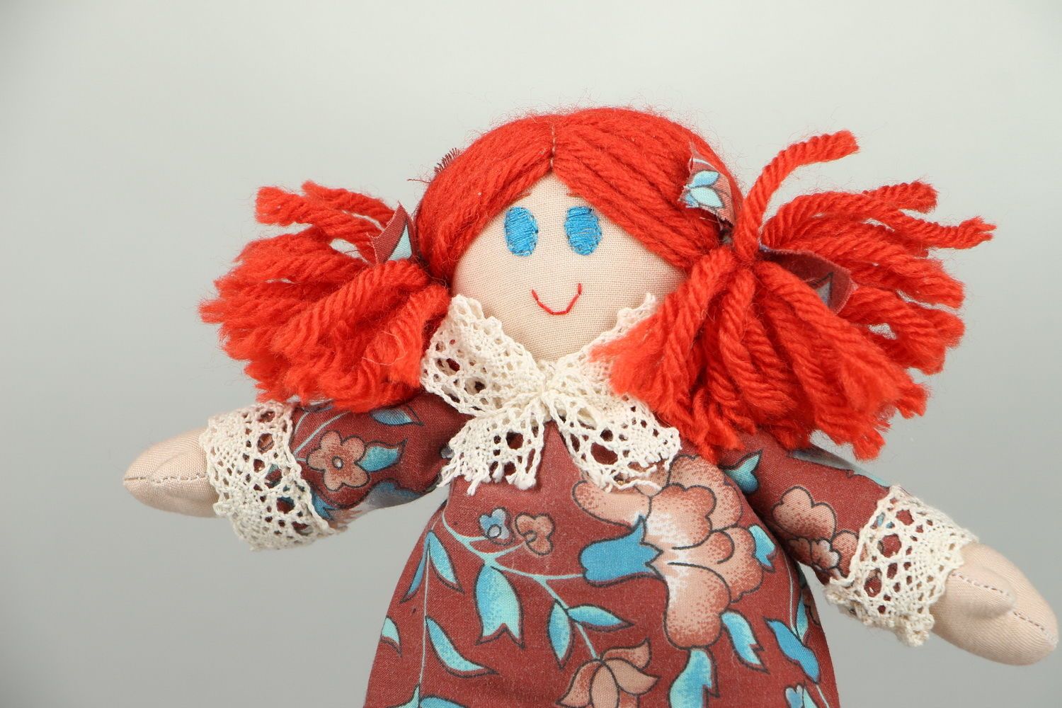 Puppe Mascha mit roten Haaren foto 3