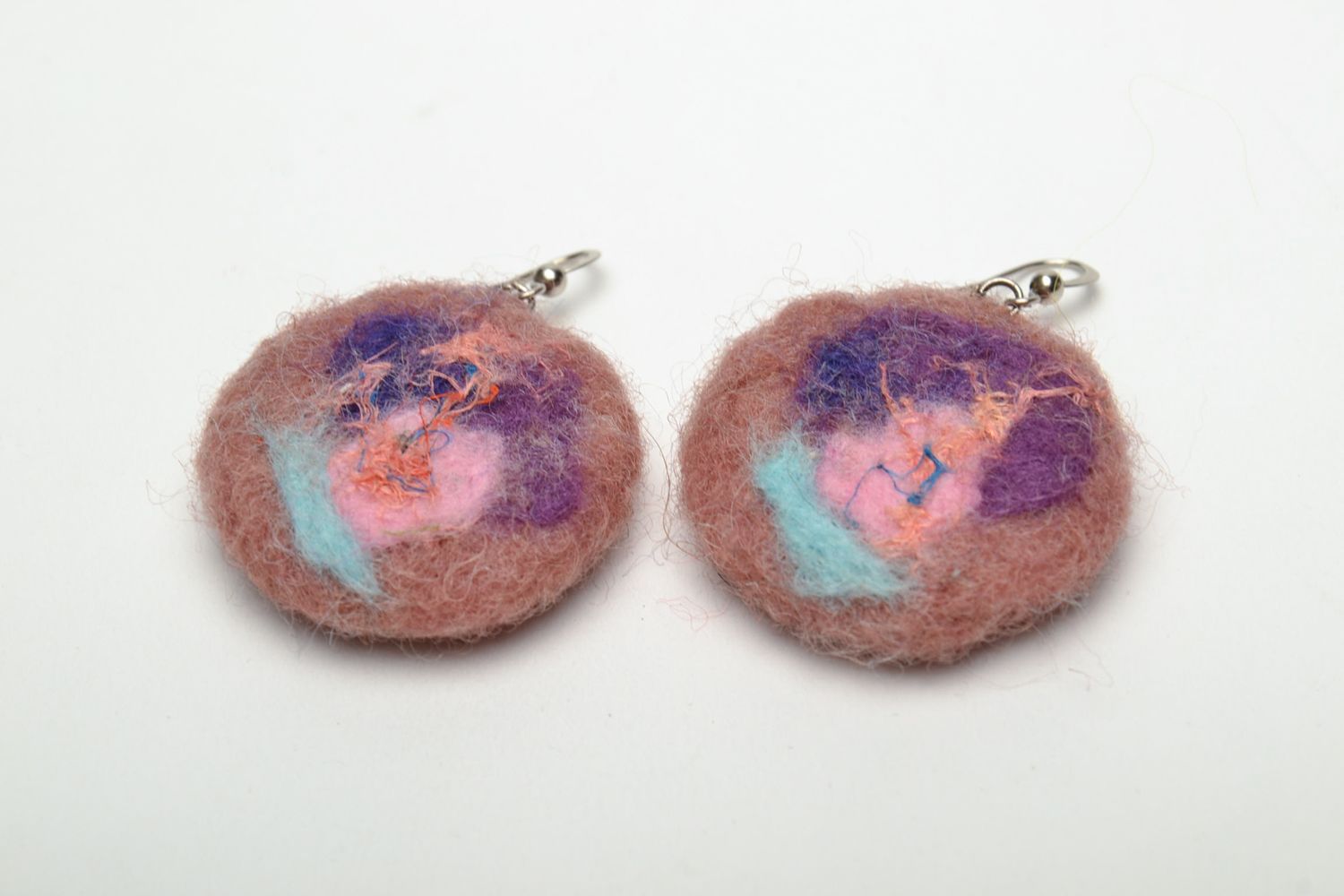 Felted wool round earrings photo 3