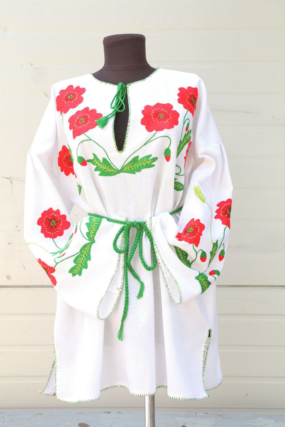 Hand embroidered dress photo 1