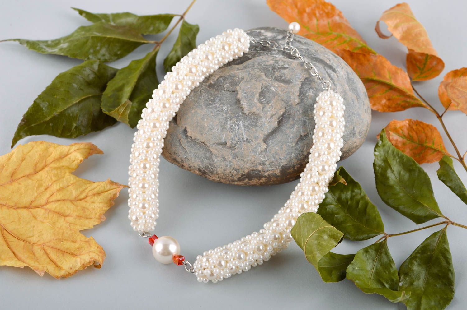 Collier blanc Bijou fait main en perles de rocaille élégant Cadeau femme photo 1