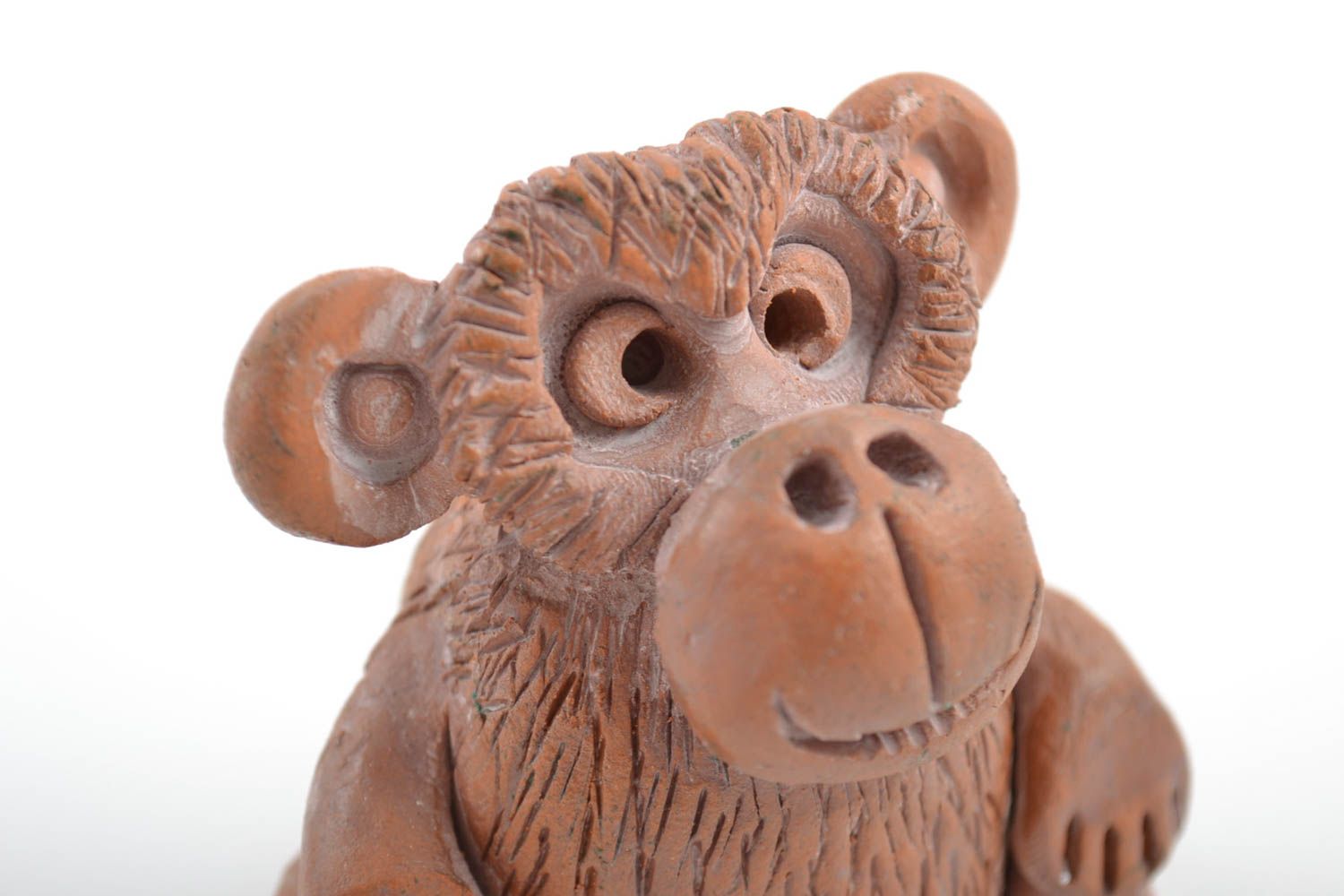 Statuina decorativa fatta a mano in ceramica scimmia divertente marrone foto 5