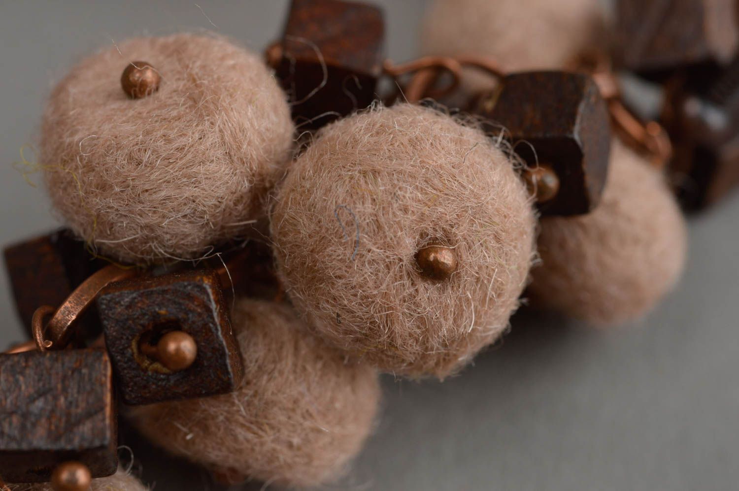 Orecchini di lana fatti a mano orecchini originali rotondi accessori donna
 foto 5