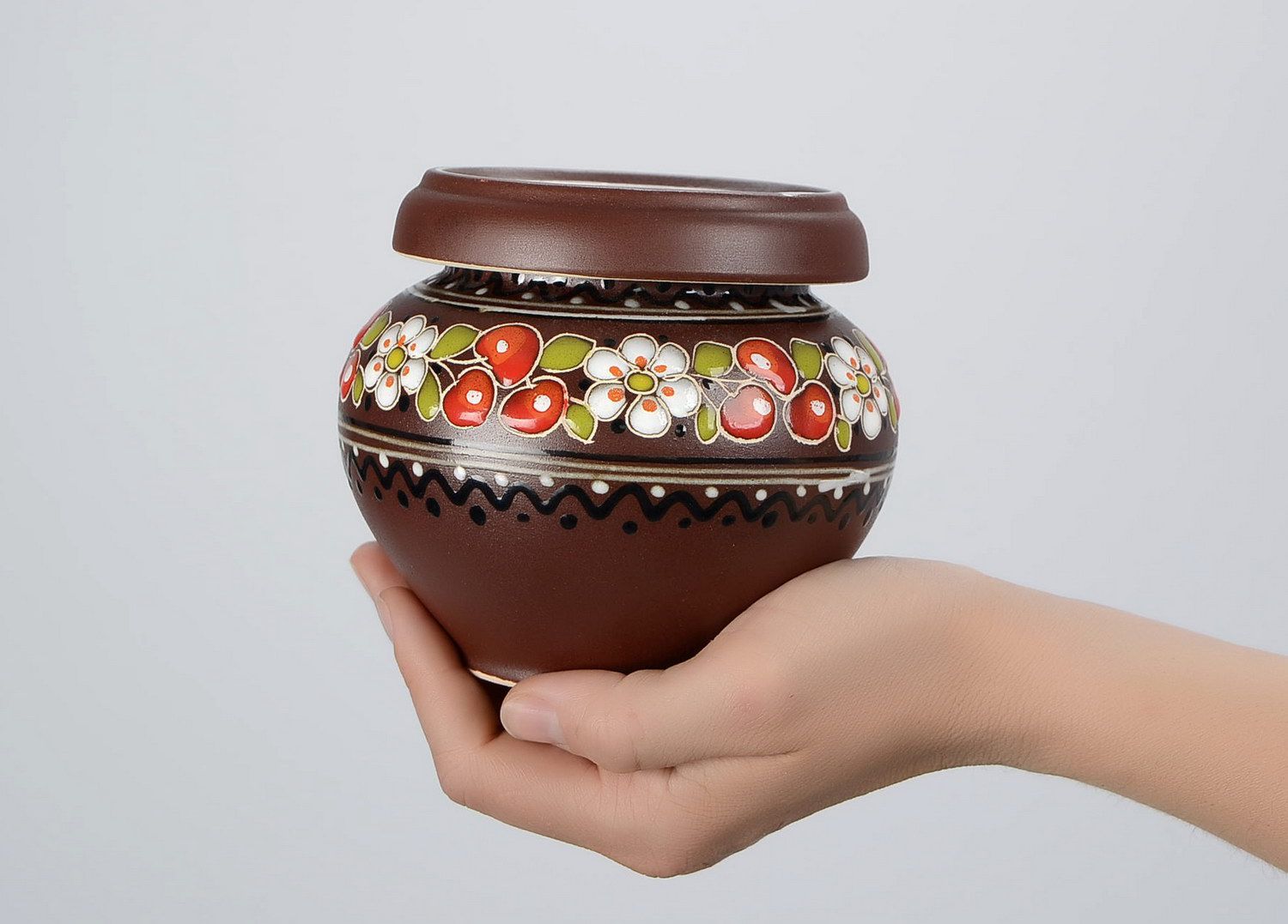 Painted clay pot photo 4