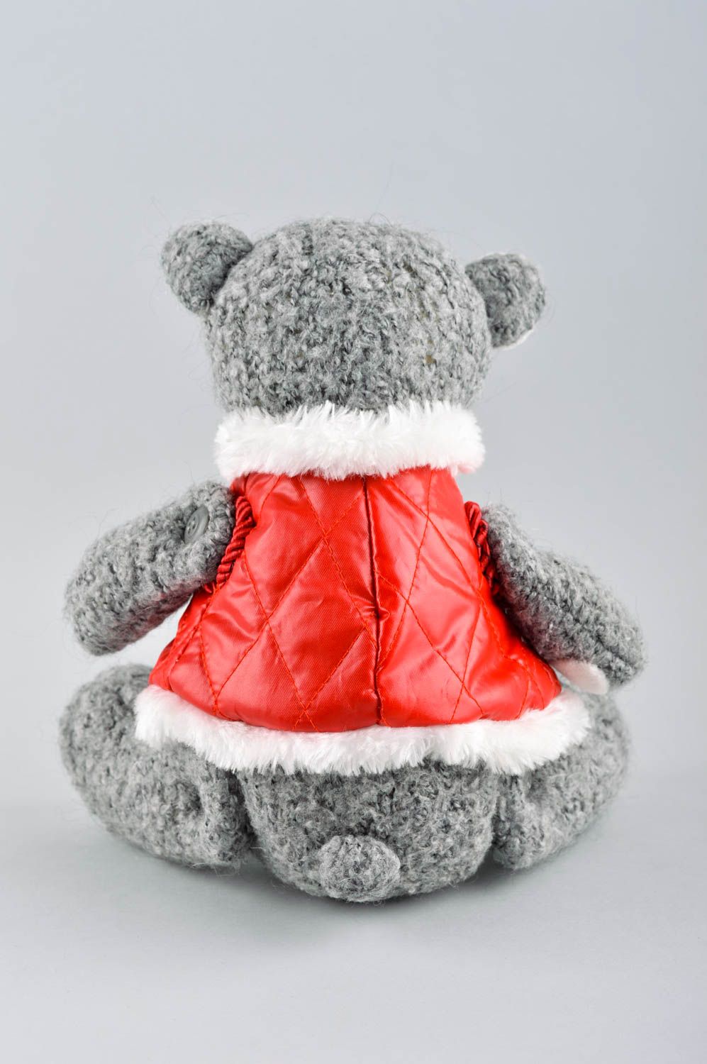 Jouet ours gris Peluche faite main textile en gilet rouge Cadeau pour enfant photo 4