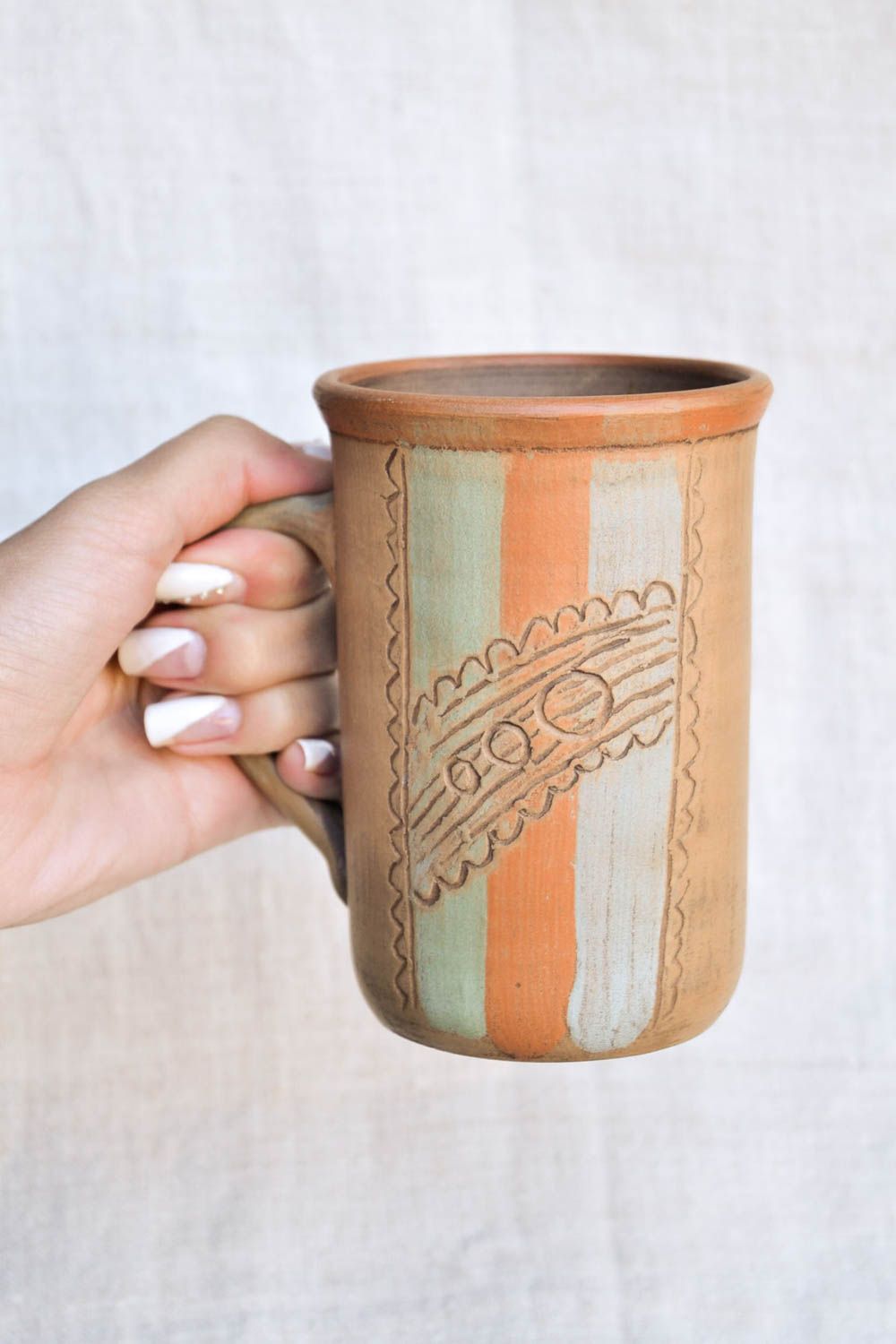 Tasse en argile faite main Mug marron design à rayures Vaisselle originale 40 cl photo 2