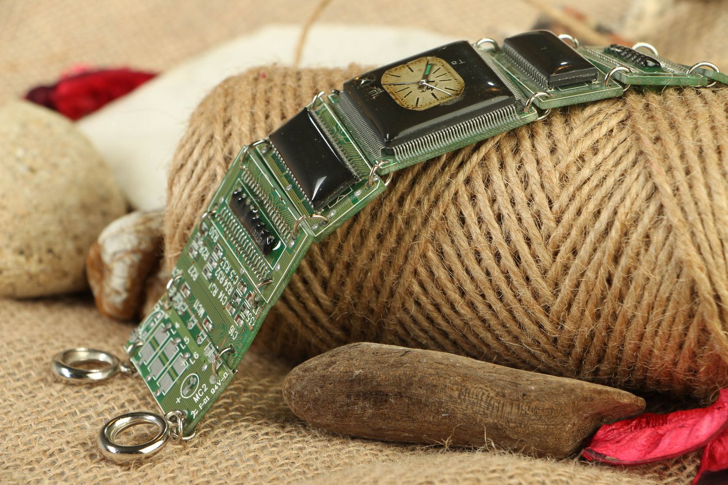 Bracelet cyberpunk vert avec microcircuit  photo 5