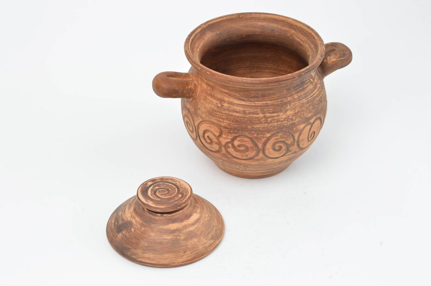 Pot à cuire en céramique fait main avec couvercle et deux anses vaisselle photo 3