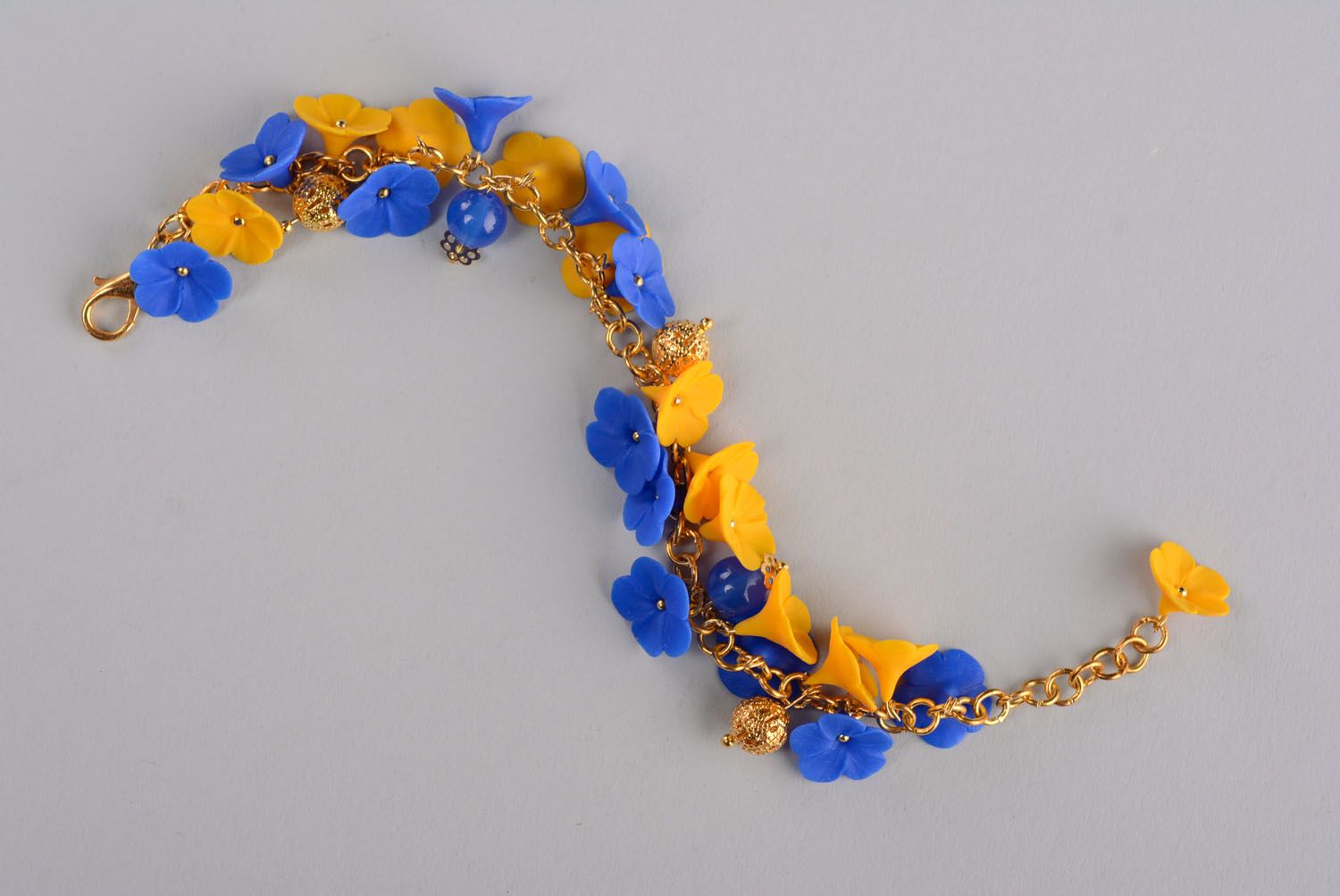 Bracelet fleurs en pâte polymère Jaune et bleu photo 2