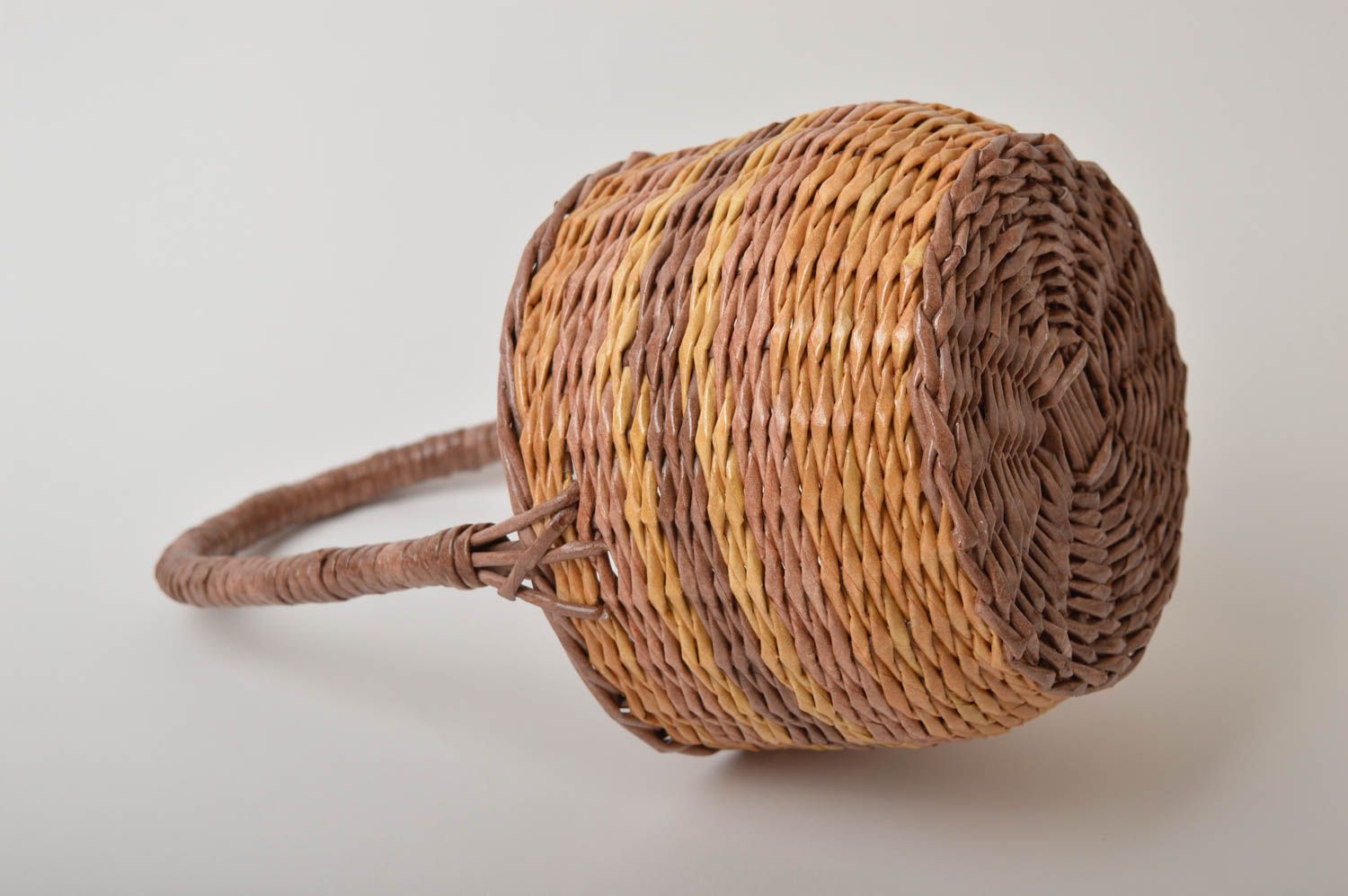 Плетеная корзинка ручной работы красивая корзина из бумаги подарочная корзина фото 5