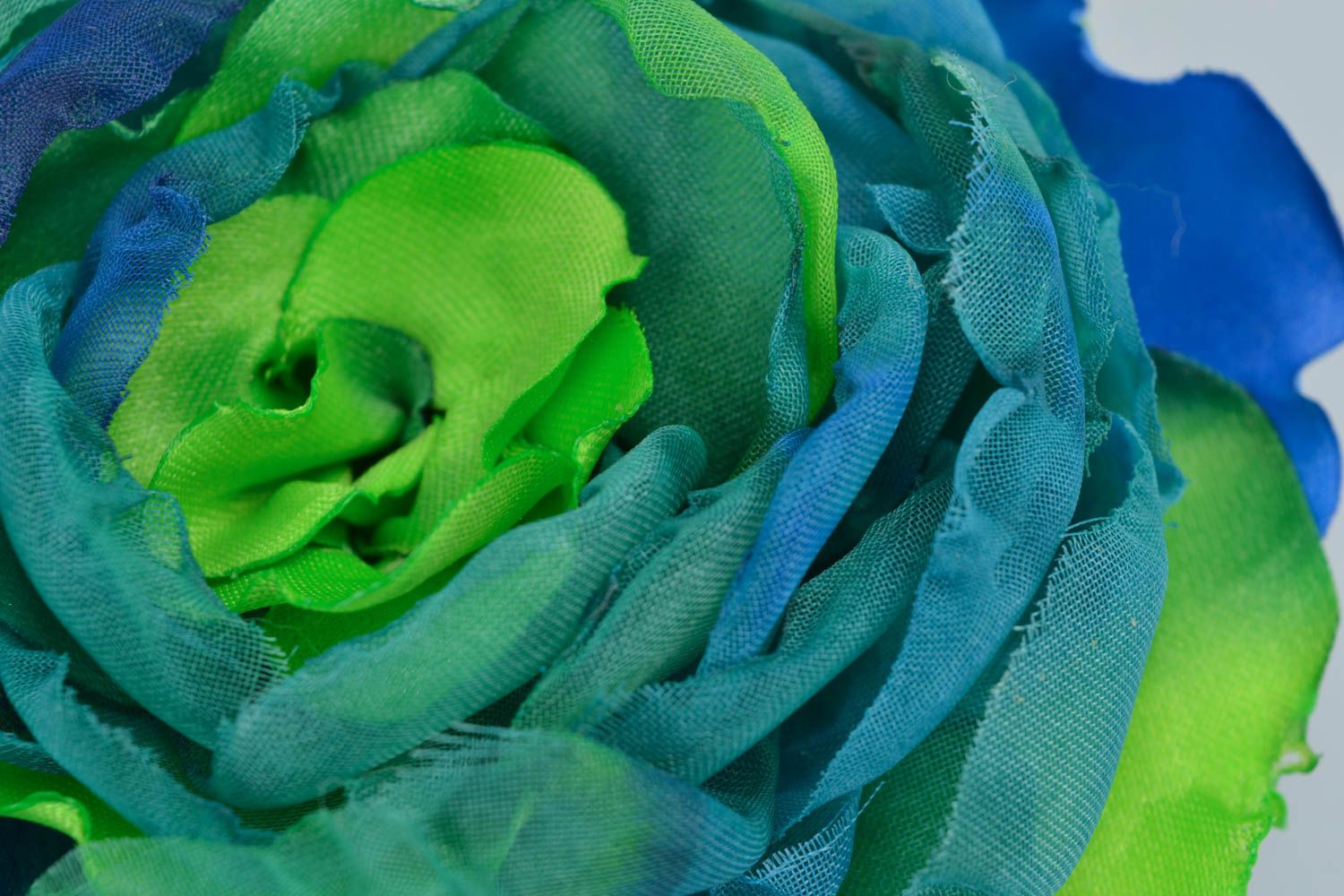 Grande pince à cheveux fleur bleu vert faite main en satin et organza pour femme photo 3