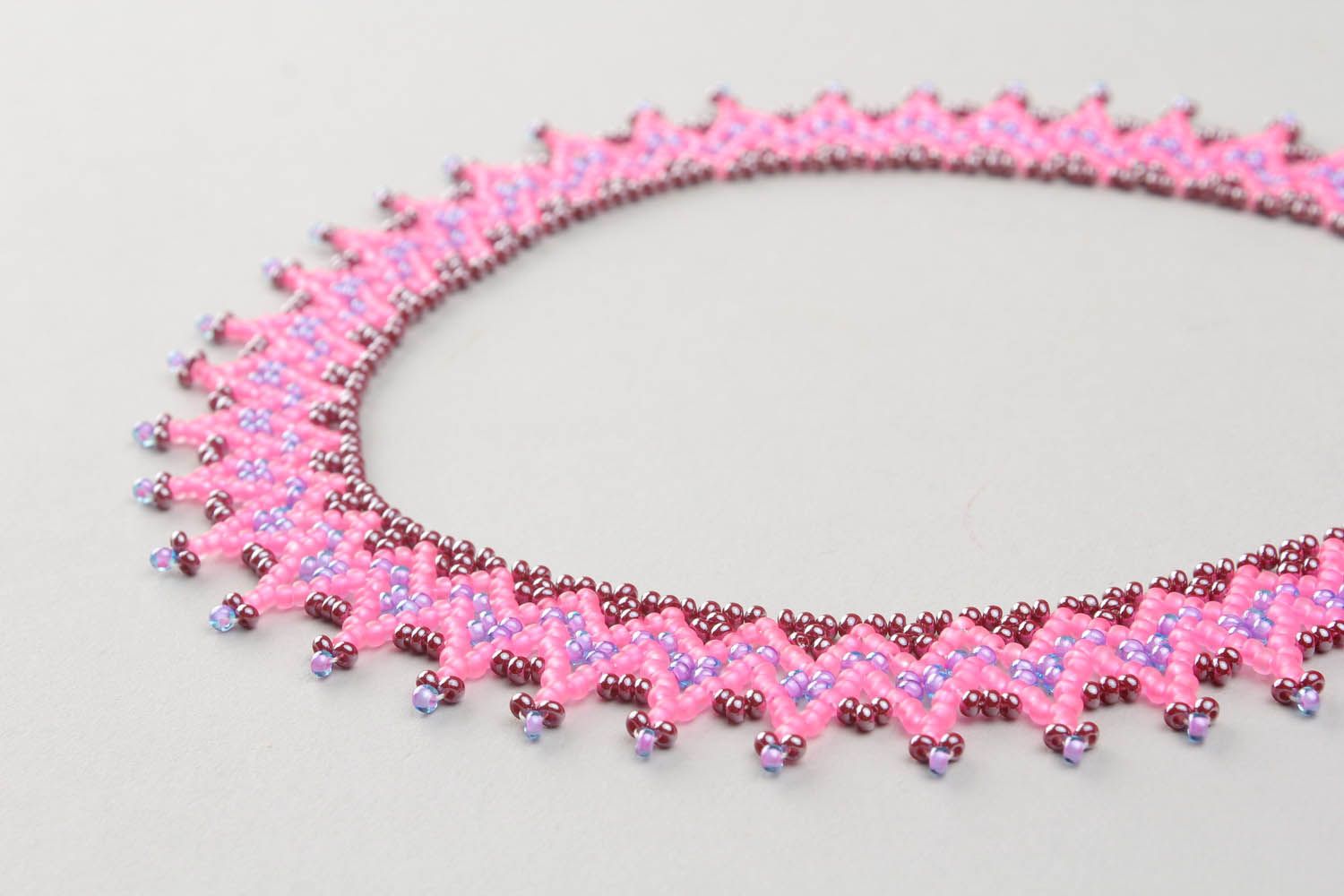Pink beaded necklace photo 4