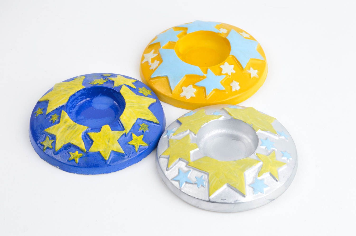 Set of 3 flat ceramic plate tea light candle holders in silver, yellow and blue color photo 4