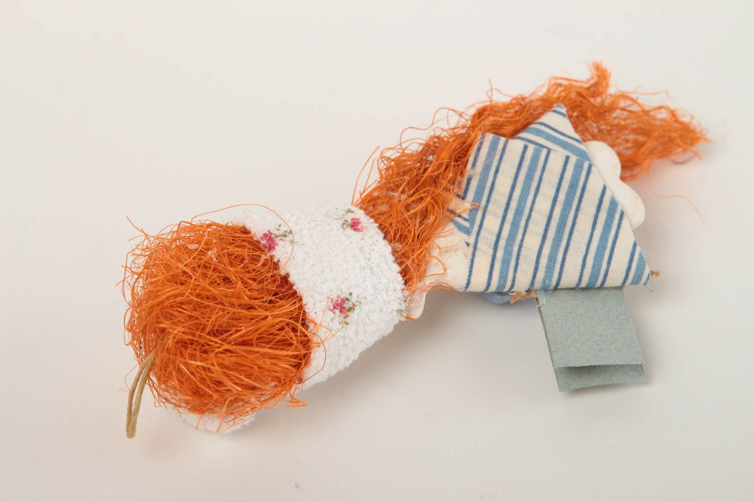 Кукла ручной работы с петелькой декор для дома тряпичная кукла с рыжими волосами фото 4