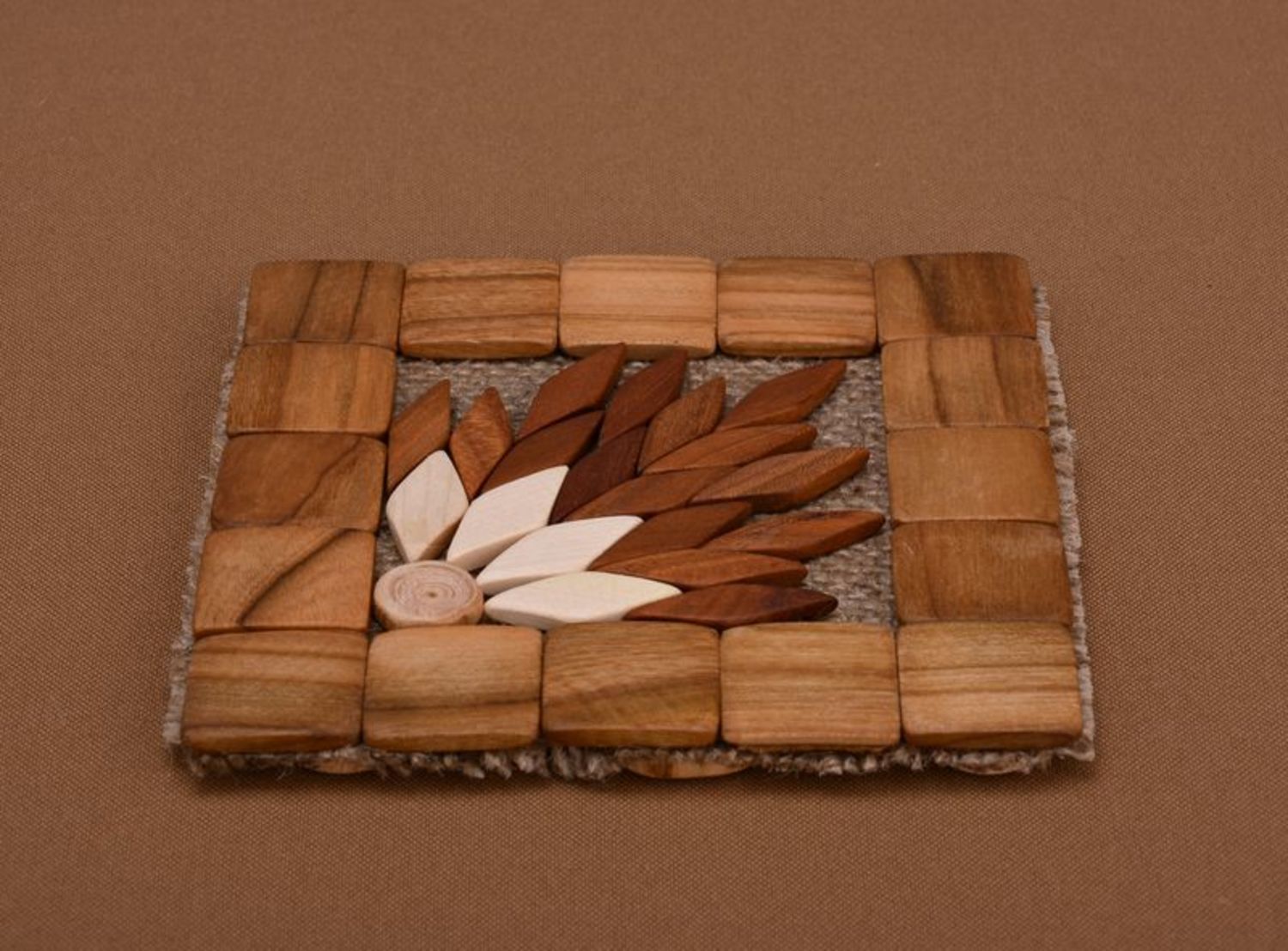 Supporto quadrato di legno fatto a mano per stoviglie calde sottopiatto legno
 foto 4