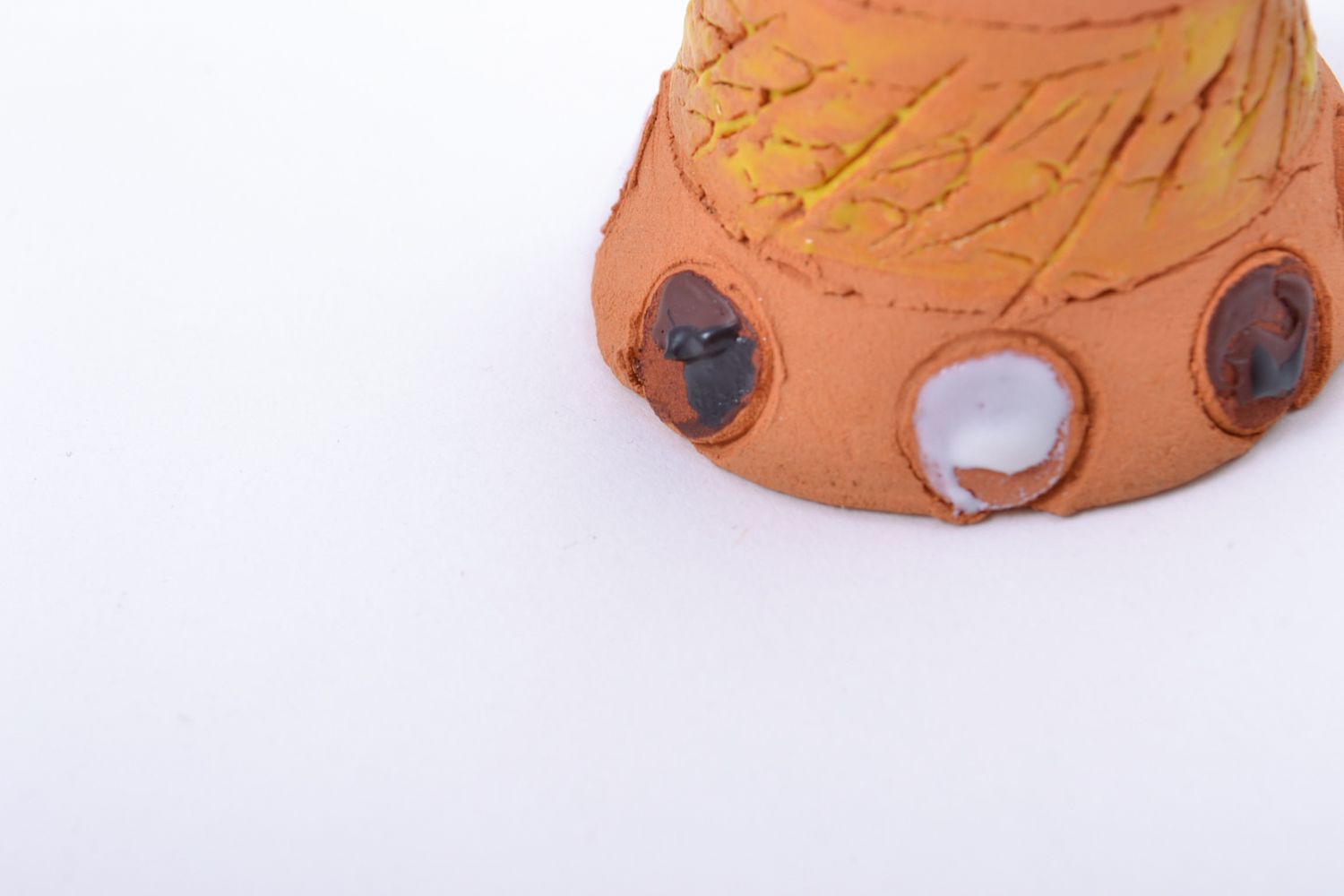 Petite cloche terre cuite brune à motif peinte de couleurs acryliques faite main photo 5
