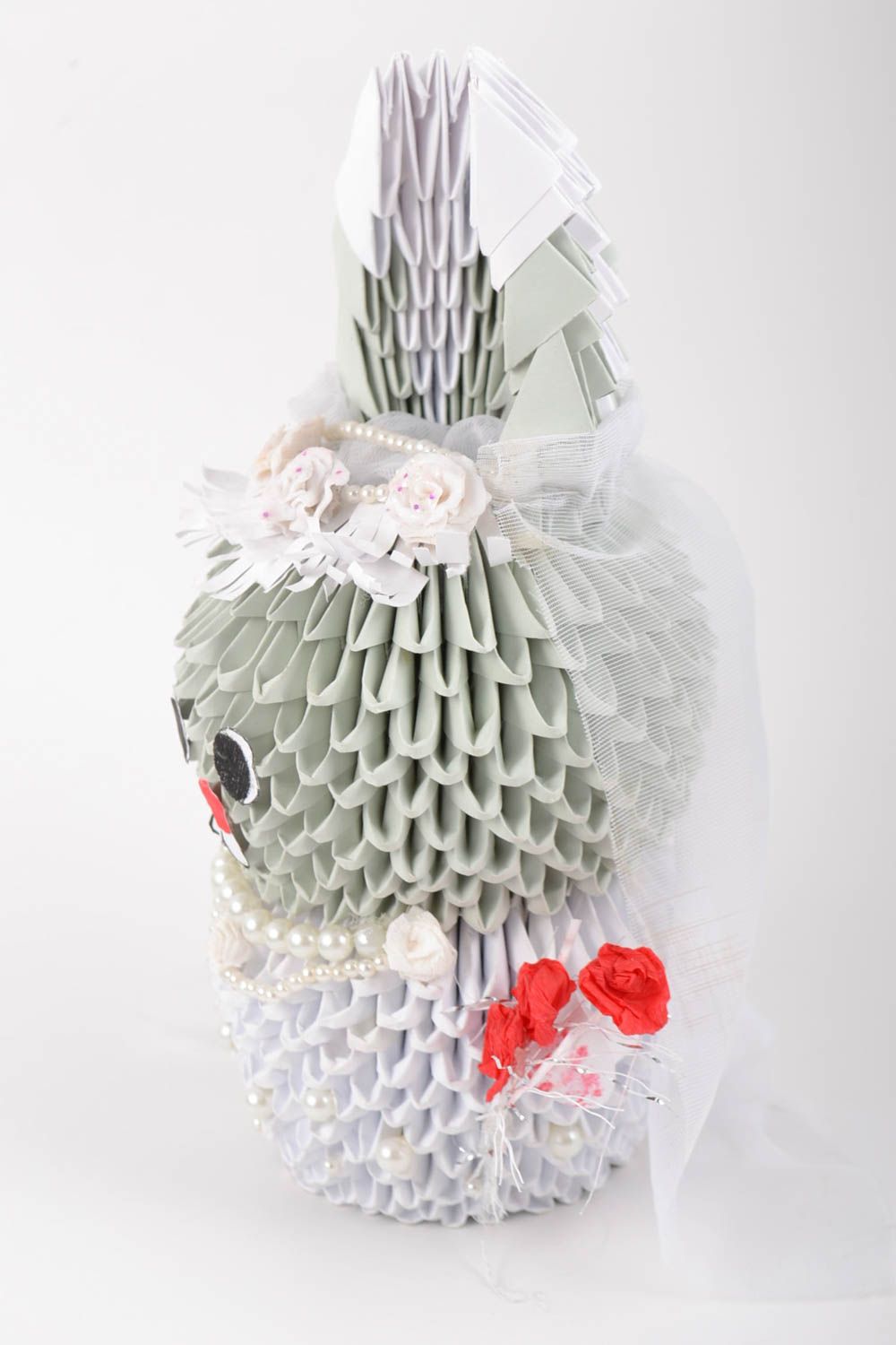 Смешная свадебная фигурка из бумаги в виде зайца в технике оригами ручной работы фото 4