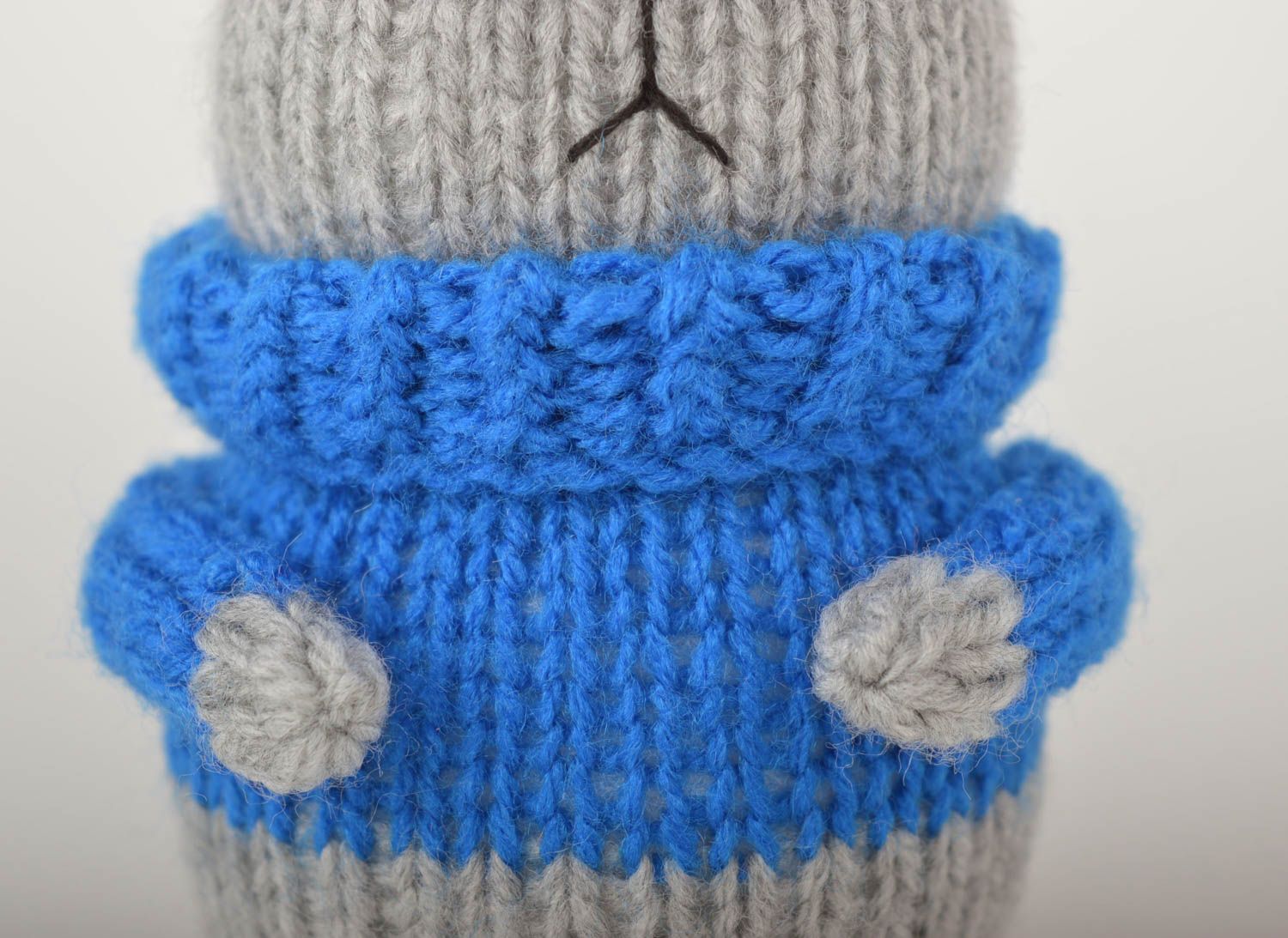 Мягкая игрушка ручной работы игрушка заяц в синем свитере детская игрушка фото 3