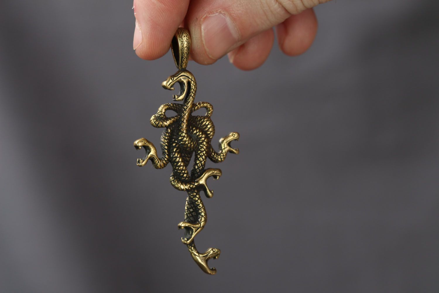 Pendentif en métal fait main Croix avec serpents photo 4
