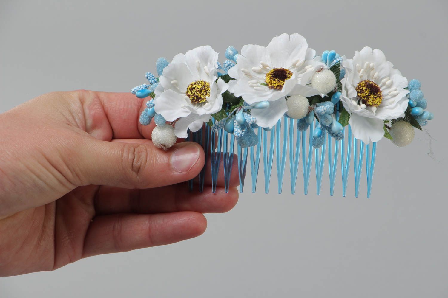 Joli peigne à cheveux bleu avec fleurs blanches fait main stylé pour femme photo 5