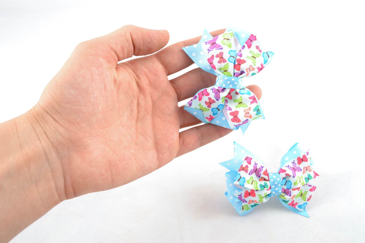 Hair ties with bows made of blue rep ribbons with floral print photo 1