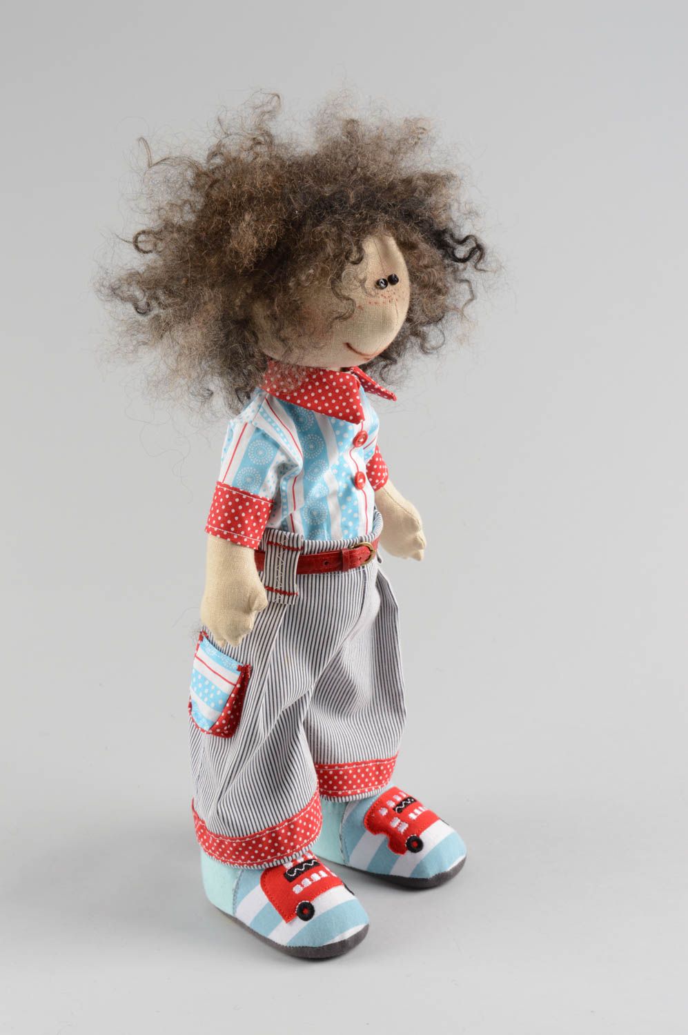 Авторская тканевая кукла из льна ручной работы дизайнерская в виде мальчика фото 3
