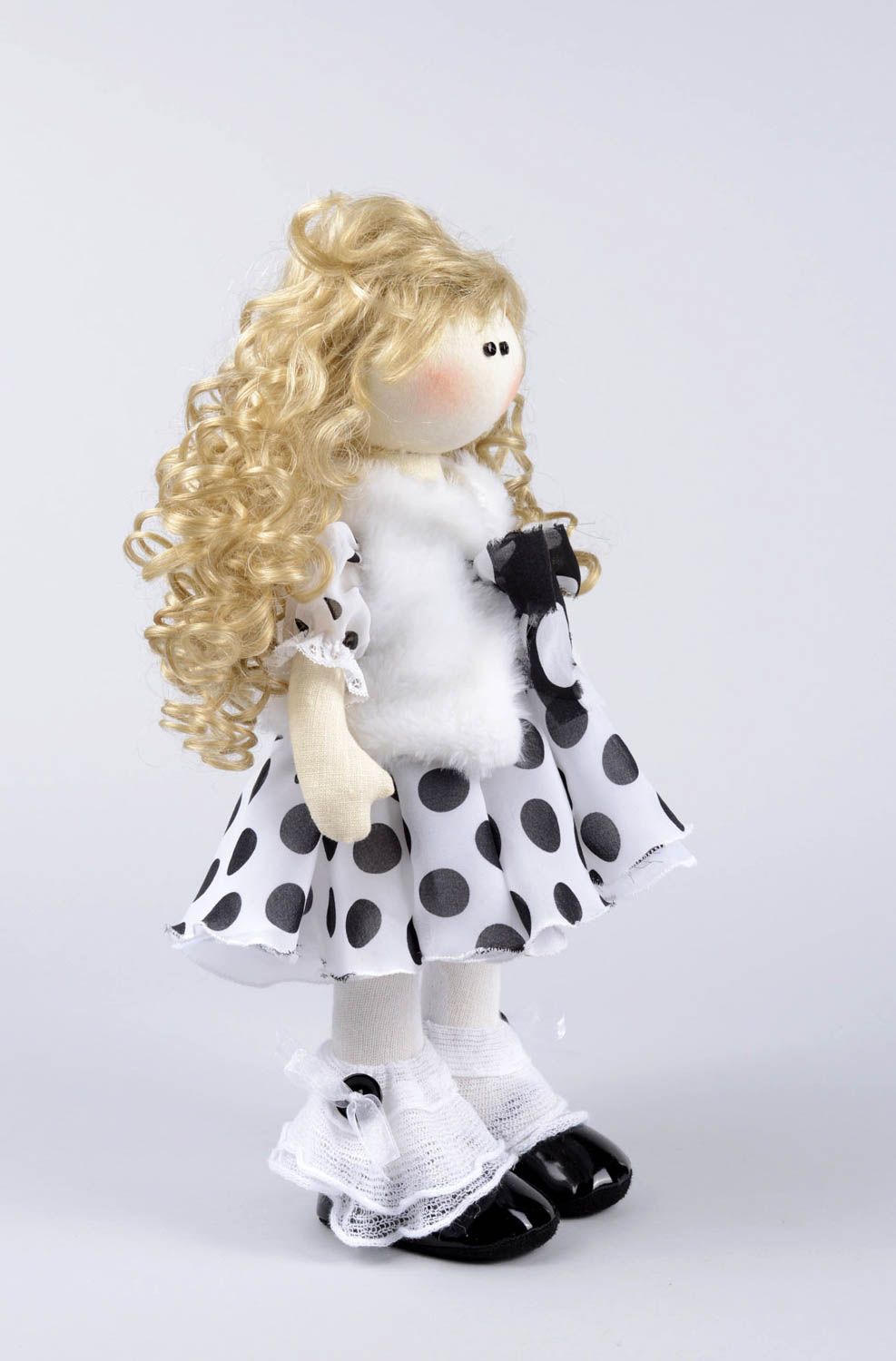Кукла ручной работы красивая кукла из ткани дизайнерская мягкая кукла с одежкой фото 3