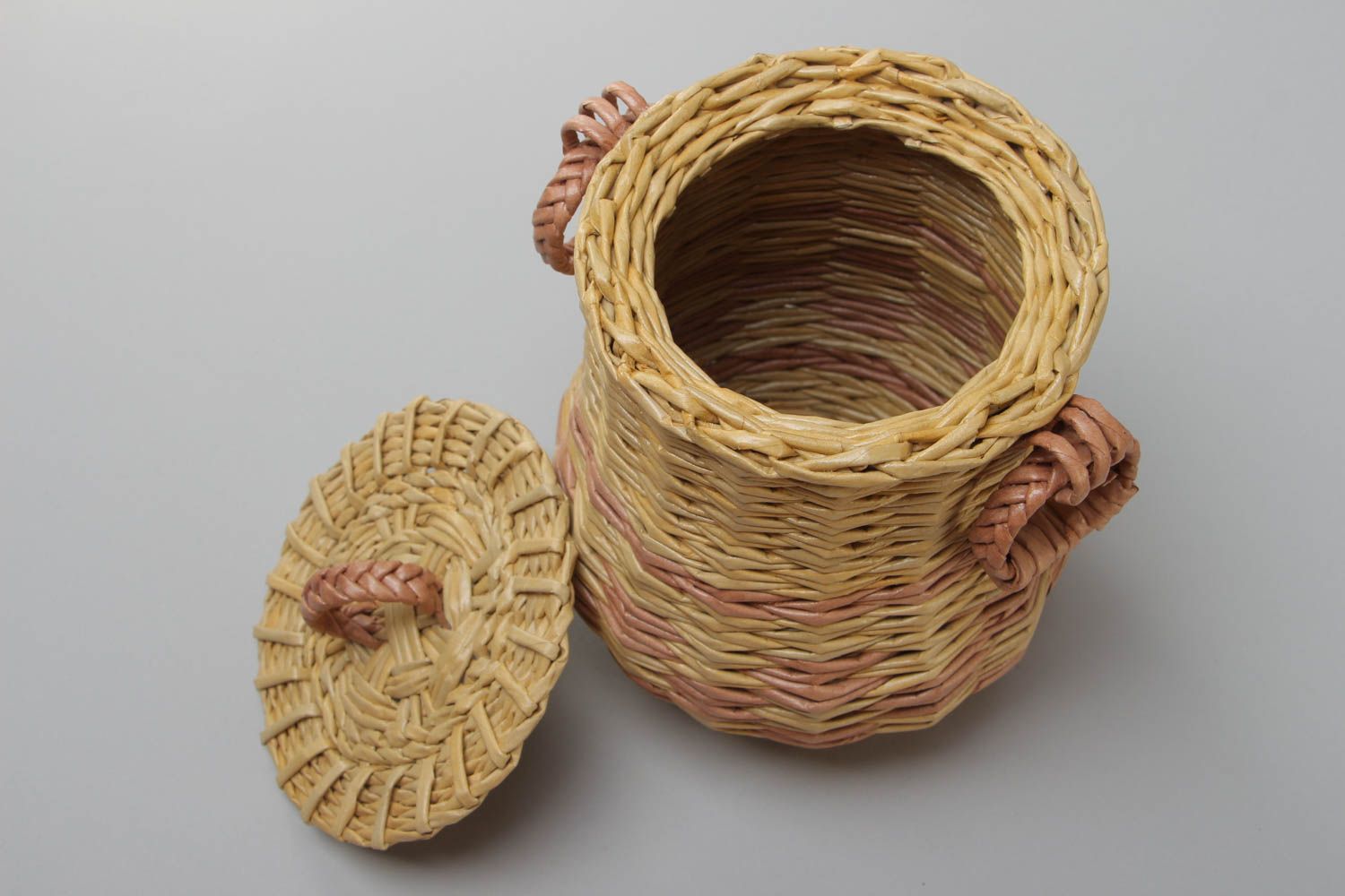 Кувшин из бумажных трубочек плетеный ручной работы декоративный на 3 л фото 3