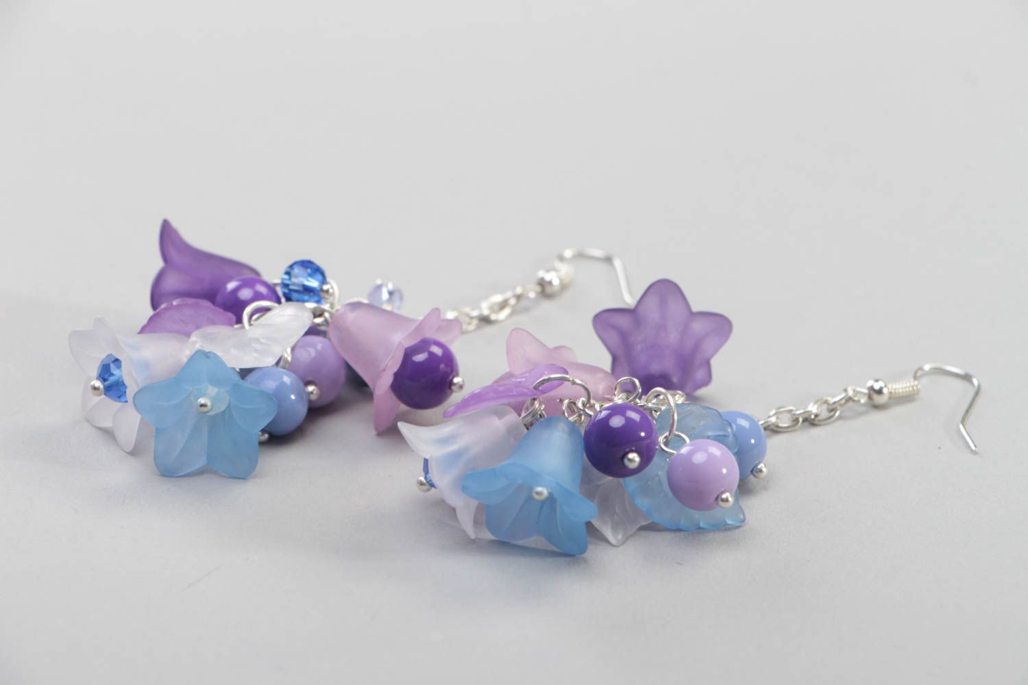 Boucles d'oreilles en perles céramiques et acryliques avec fleurs faites main photo 3