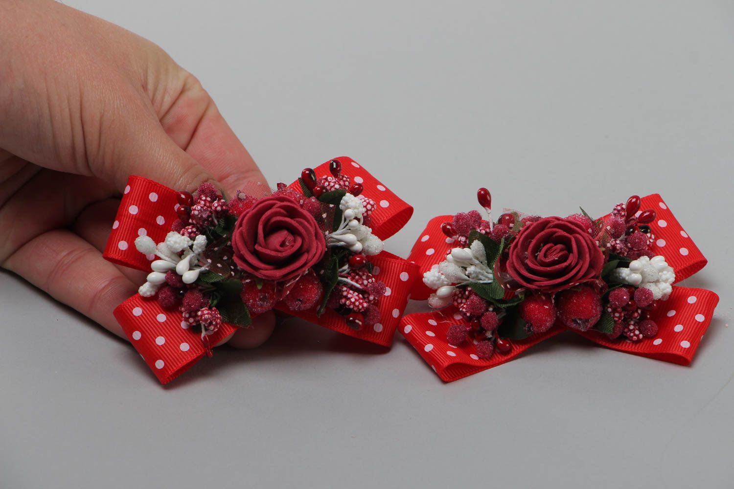 Set of 2 handmade hair bands with small rep ribbon bows and flowers of red color photo 5