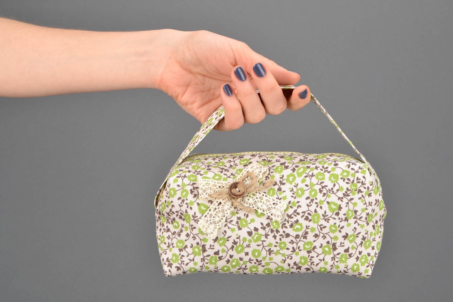 Cotton and polyamide fabric beauty bag with flower print photo 2