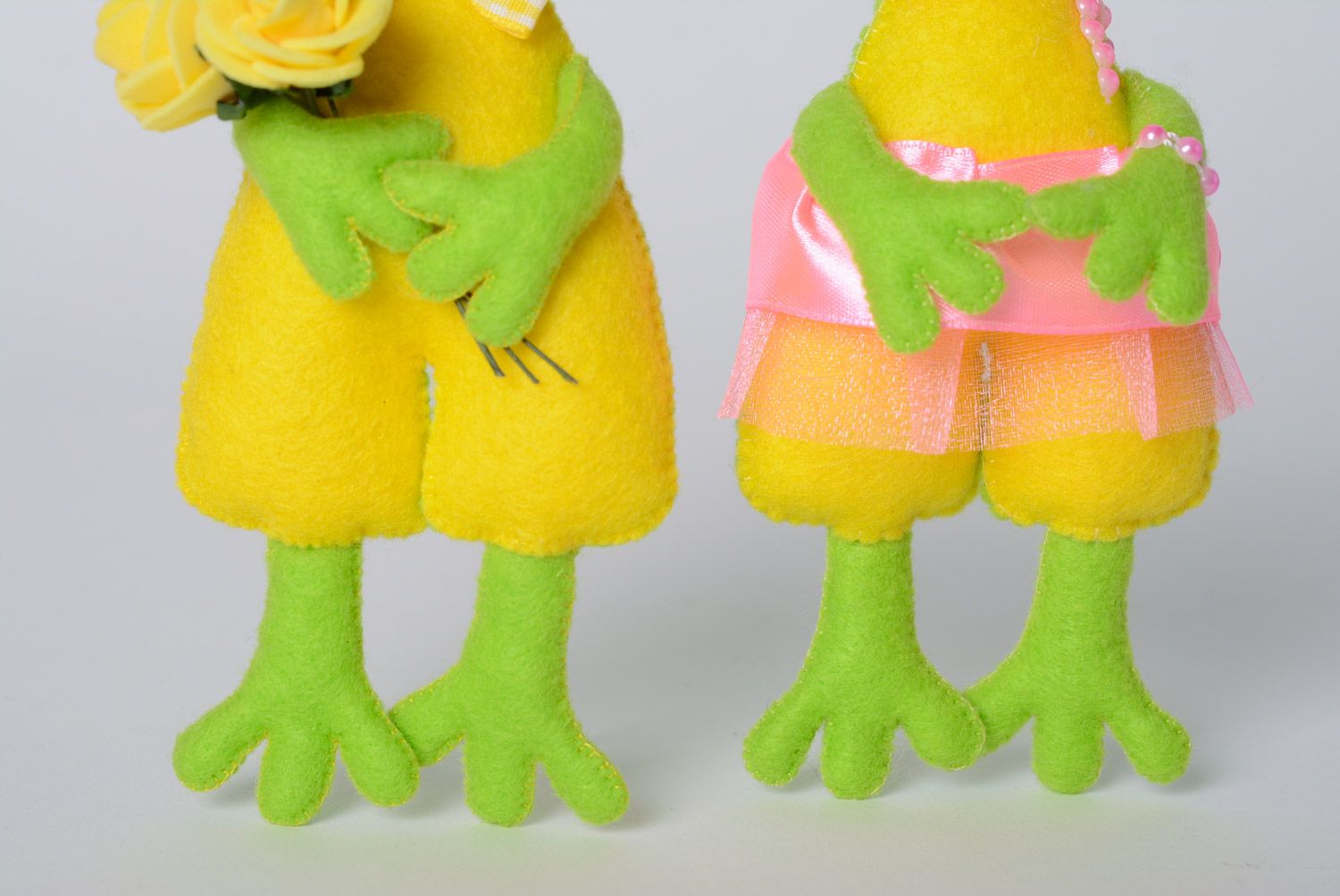 Juguetes de peluche ranas pequeñas verdes conjunto de 2 piezas artesanales foto 4