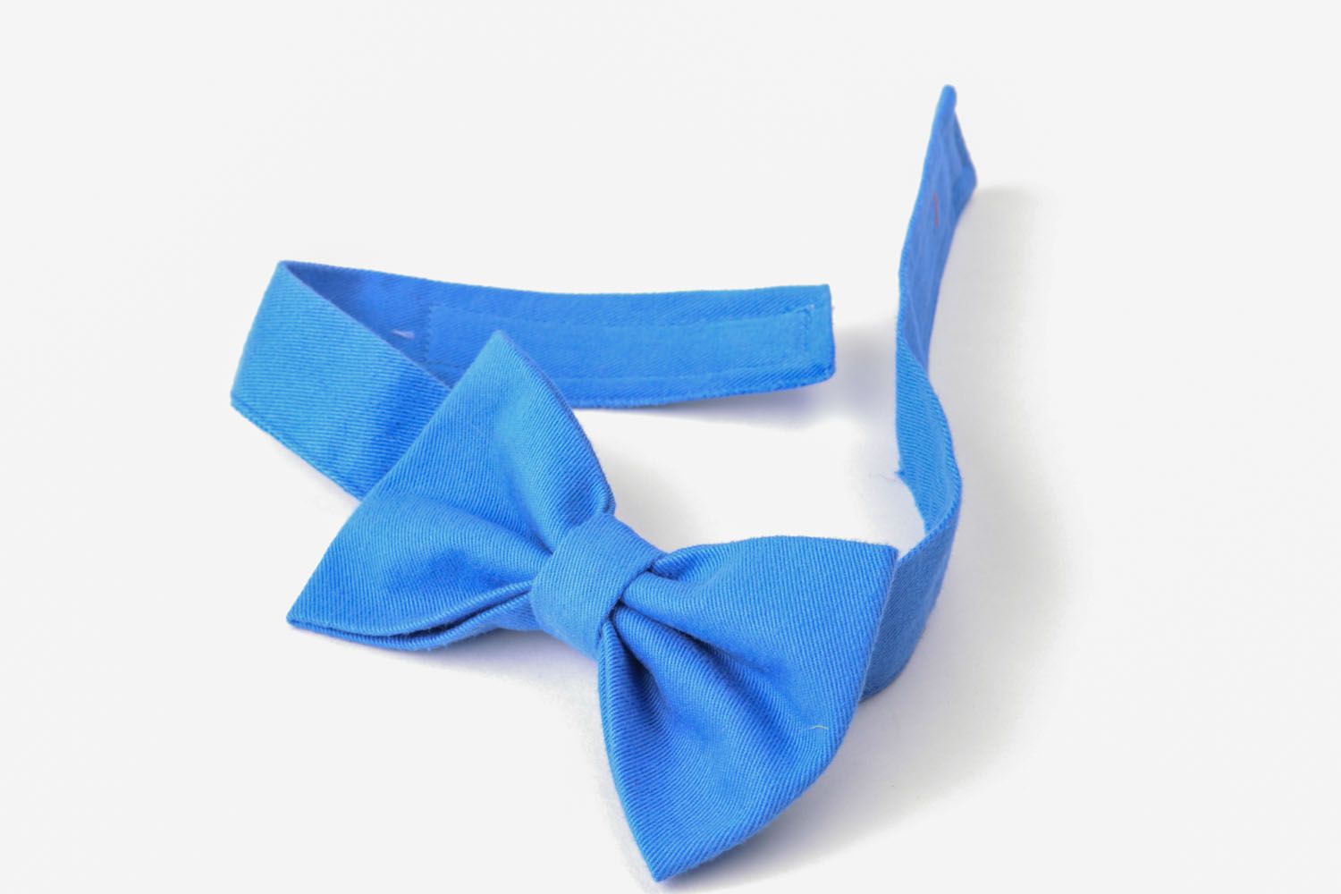 Nœud papillon en tissu bleu pour costume photo 3