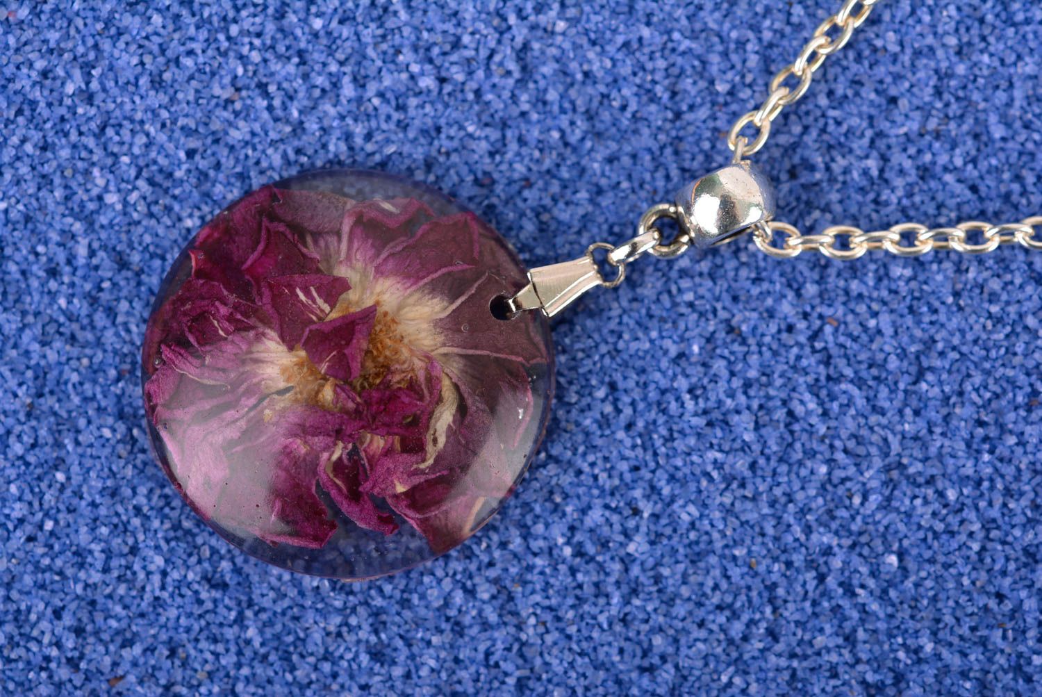 Stylish handmade flower pendant epoxy pendant design beautiful jewellery photo 1