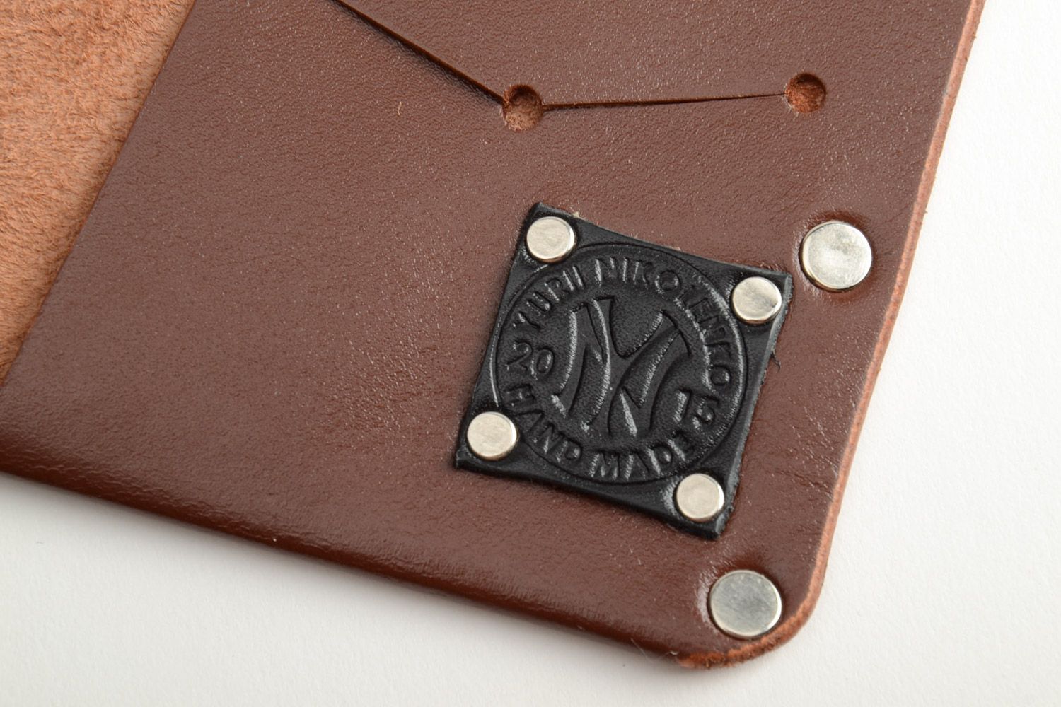 Handgemachte Geldbörse aus Leder in Braun künstlerisch elegant für Mann foto 4